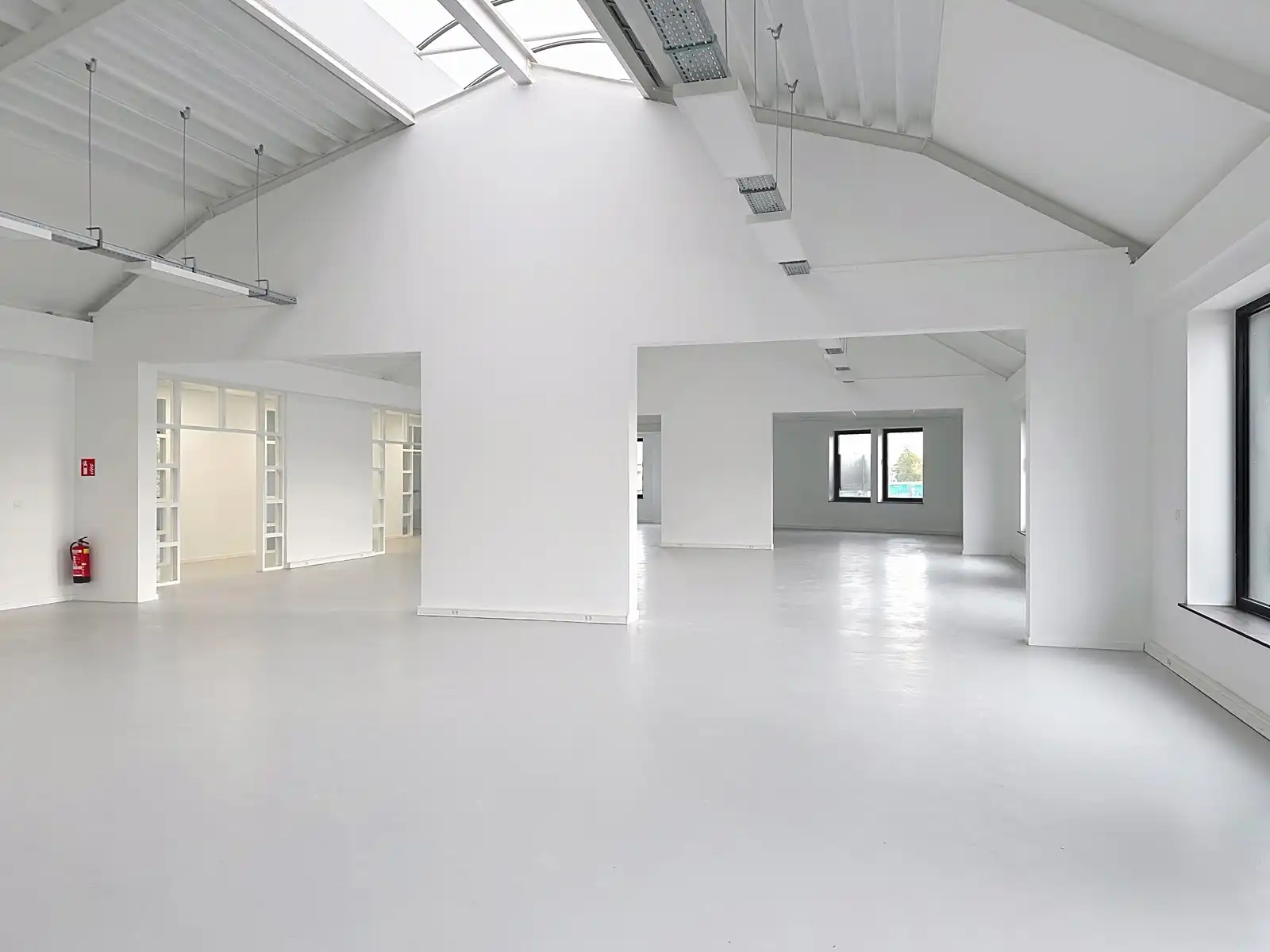 Volledig vernieuwde magazijn- of opslagruimte foto 8