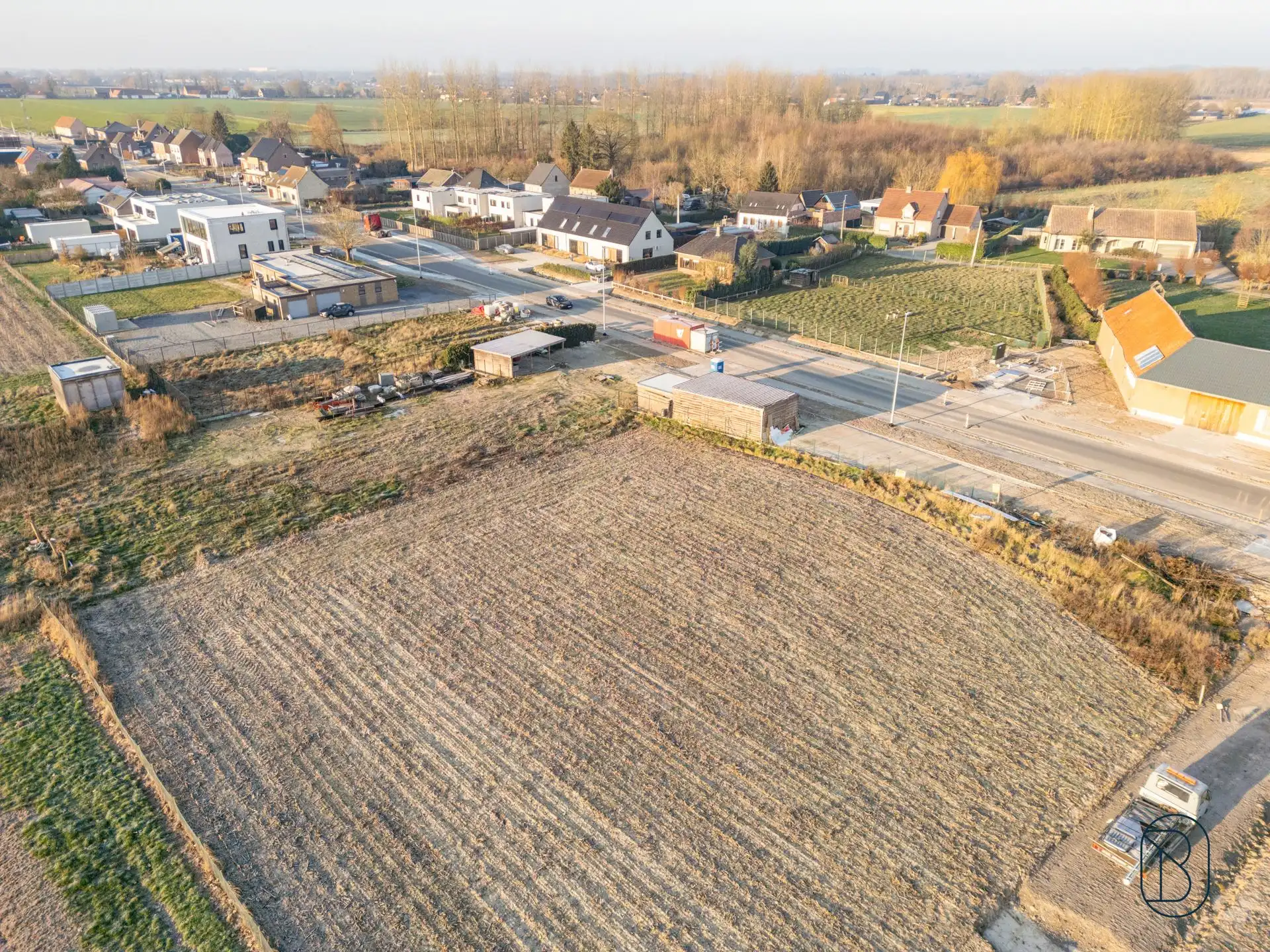 Prachtig gelegen bouwgrond met potentieel (loods + woonst) foto 3