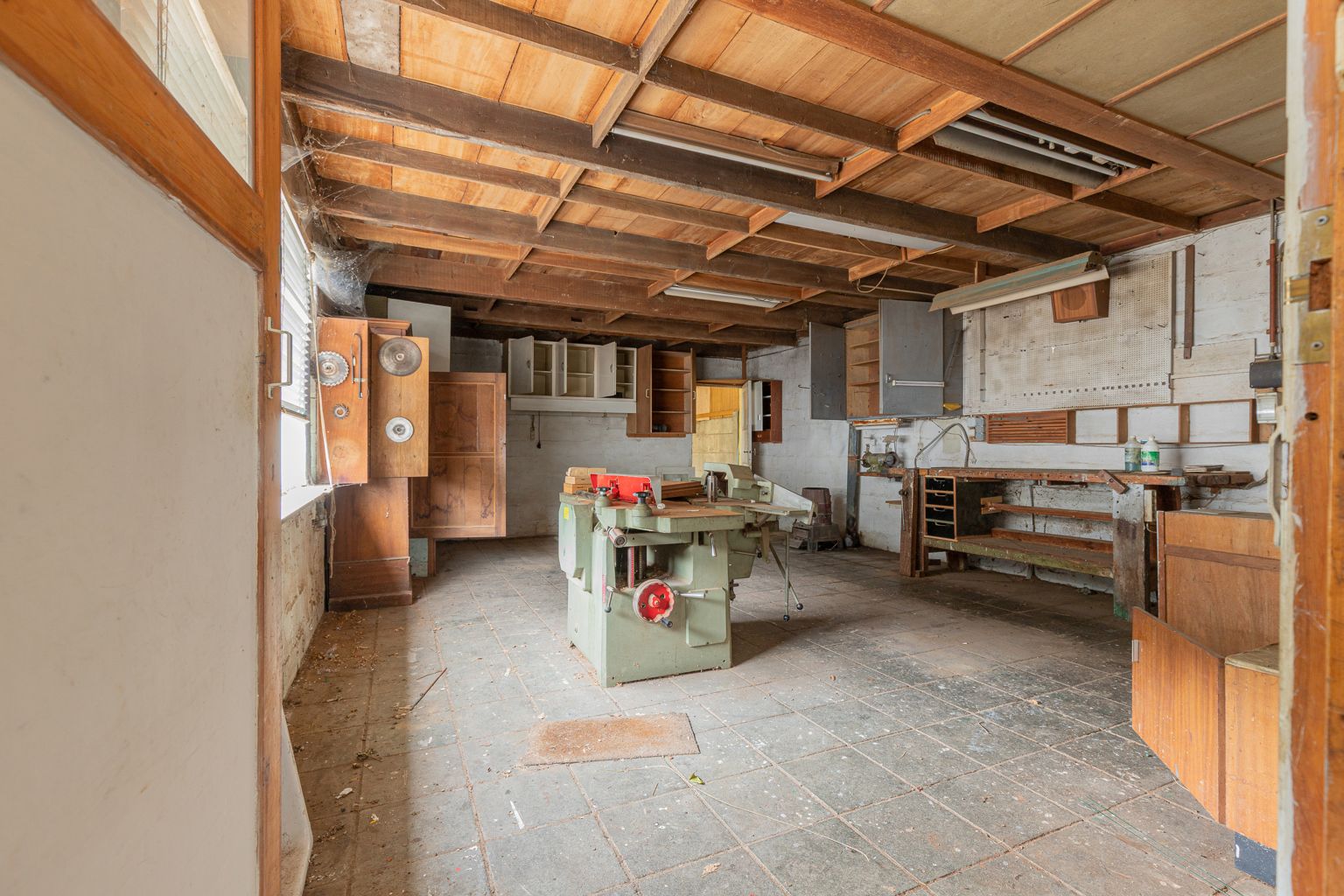 Ruime te renoveren gezinswoning met 4 slpks! foto 17