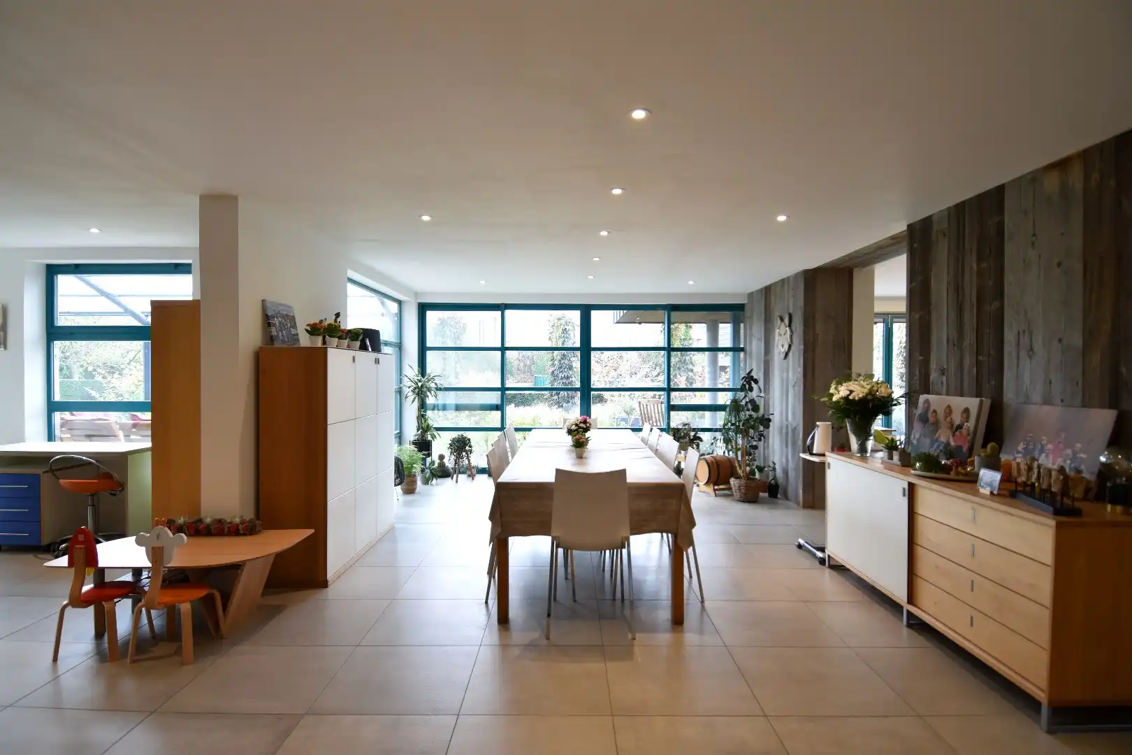 Uitzonderlijk vastgoed te koop op een zeer royaal perceel (2103 m²) in Gullegem foto 8