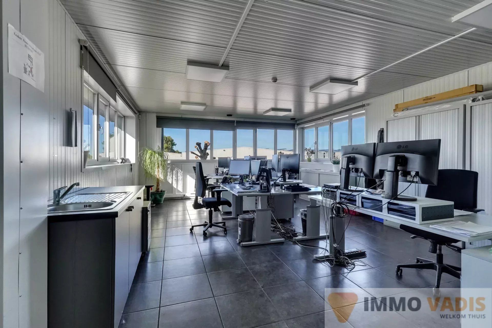 Industrieel gebouw op strategische locatie foto 17
