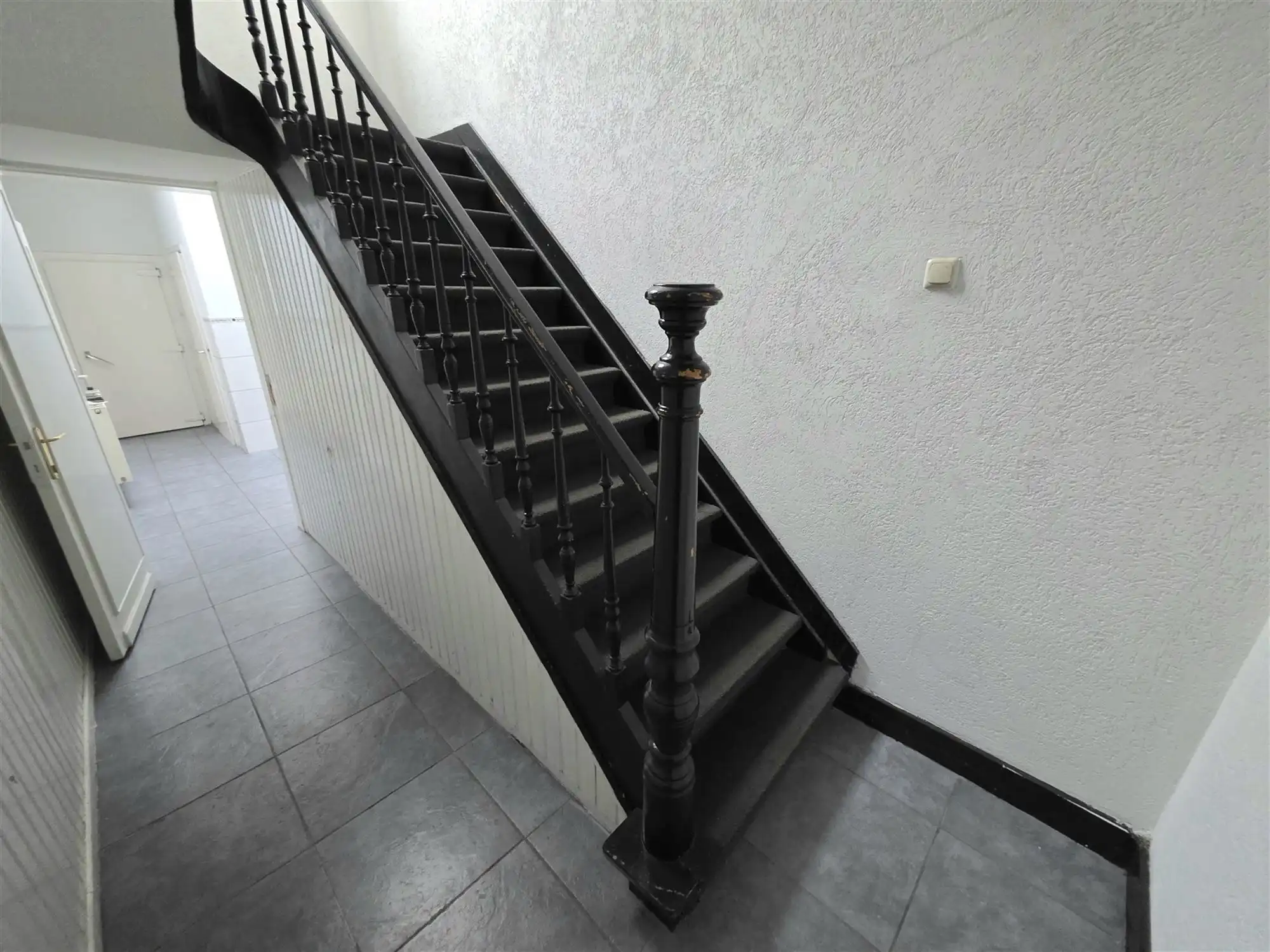 Commercieel pand vlakbij Zeshoek en Station foto 15