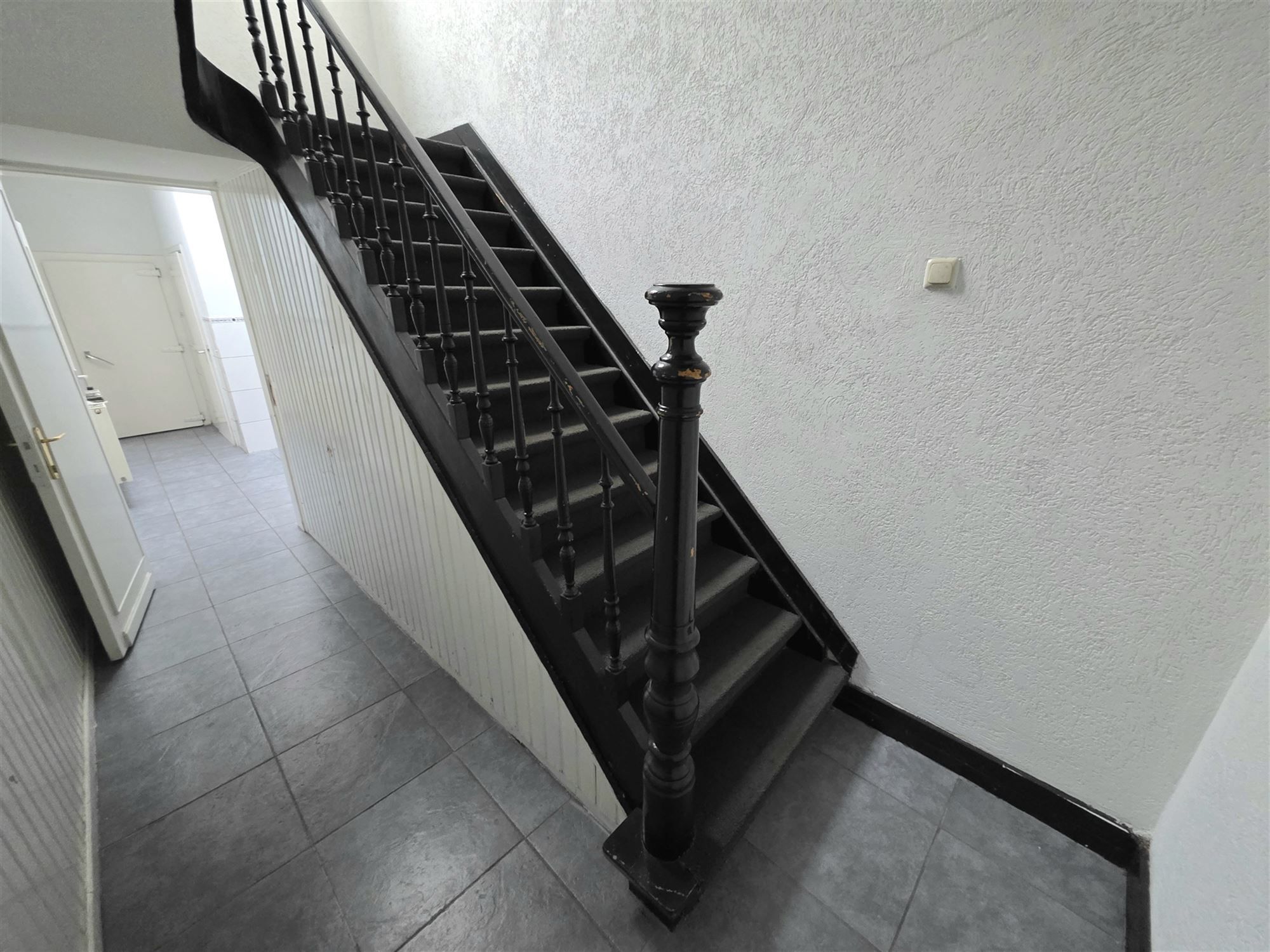 Commercieel pand vlakbij Zeshoek en Station foto 15