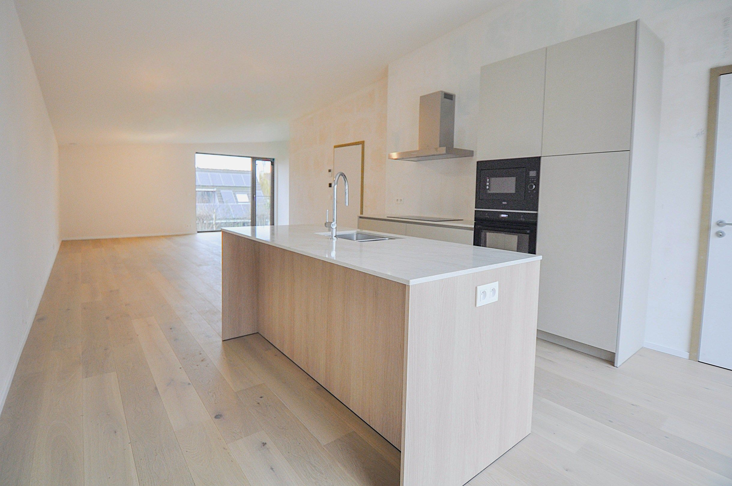 Nieuwbouw BEN-woning(bijna energie neutrale woning) in een autovrije, groene omgeving. foto 3