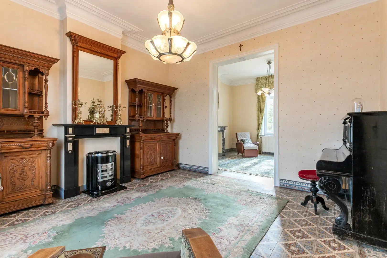 Karaktervol, te renoveren herenhuis met enorm potentieel te Gooik foto 5