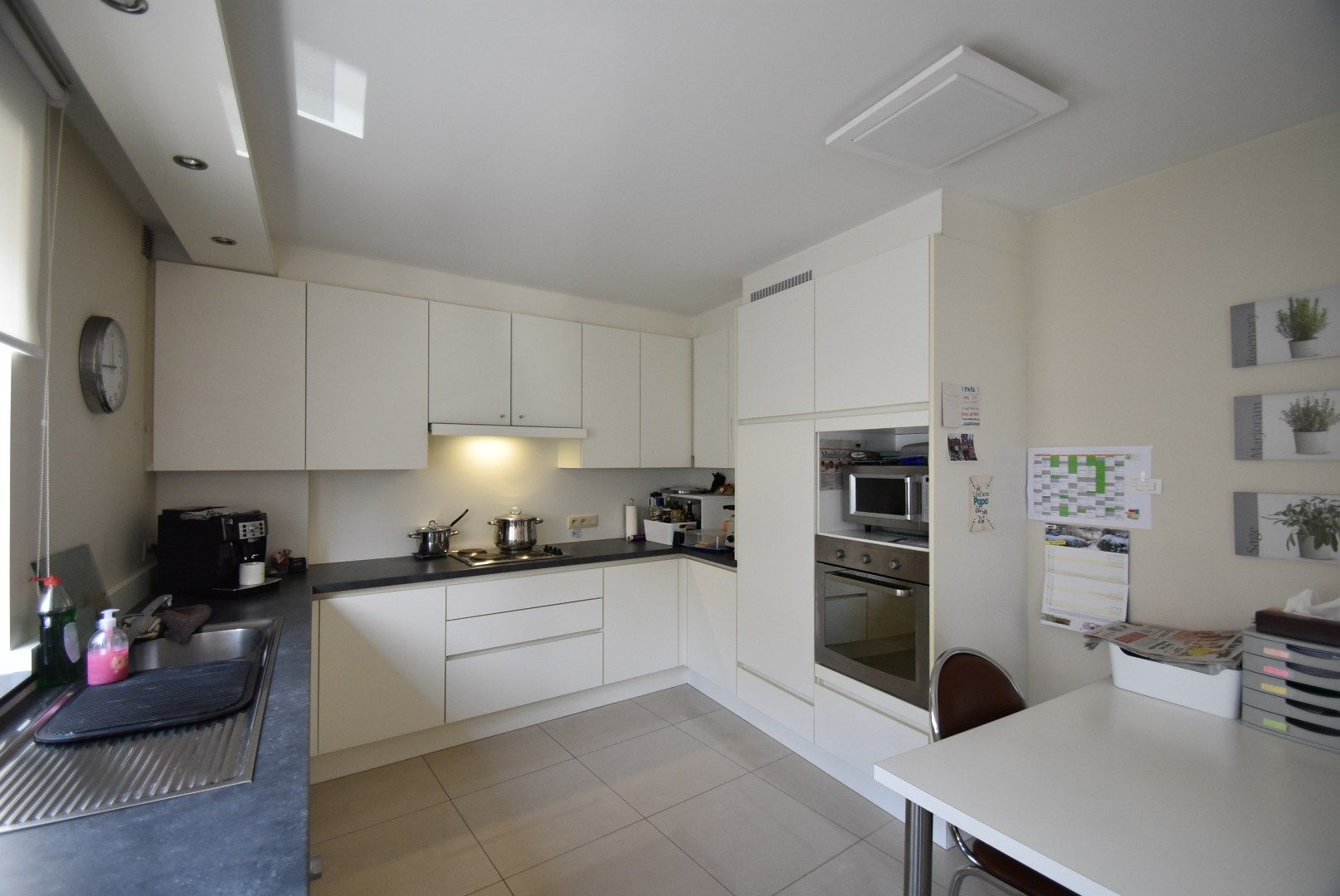 Zeer nette en ruime stadswoning/duplex-appartement met inpandige garage in hartje Bilzen foto 14