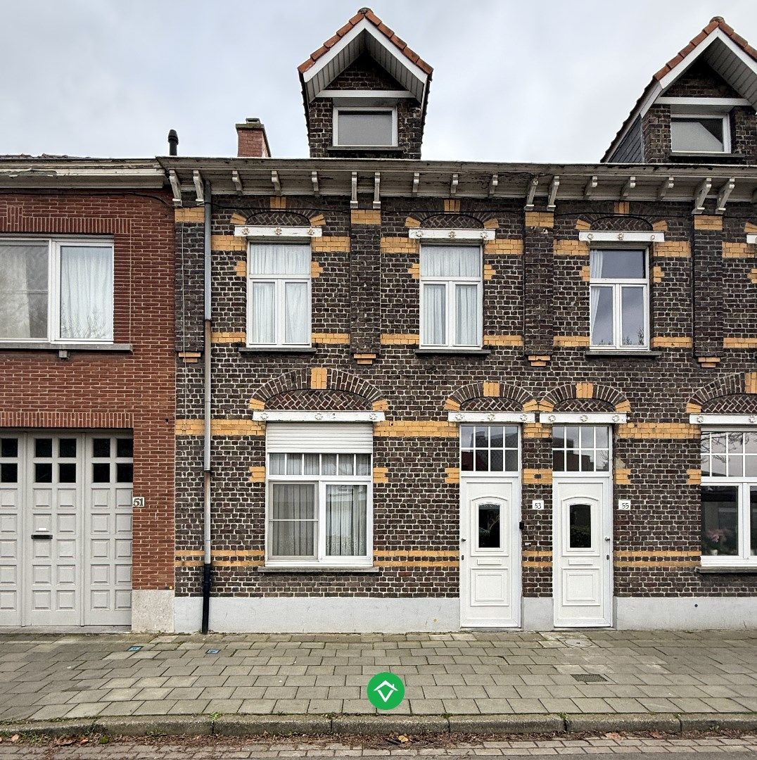 Gezellige rijwoning met 3 slaapkamers en tuin te centrum Roeselare foto {{pictureIndex}}