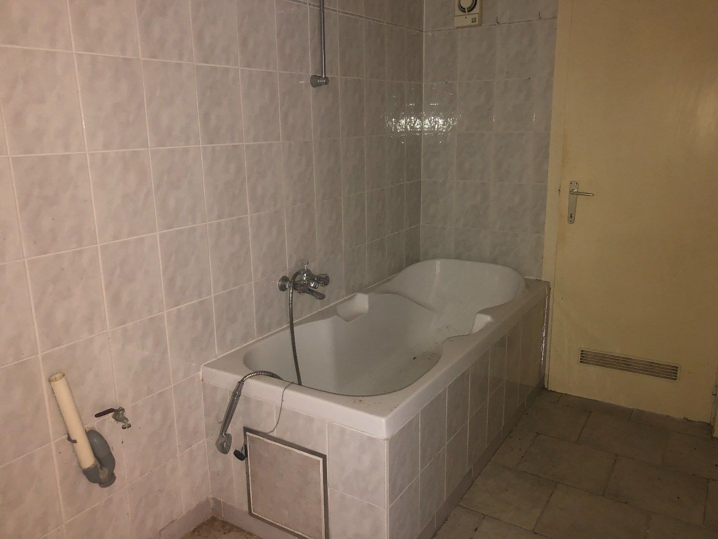 Renovatieproject met potentieel – 6a 20ca in Residentiële Ligging foto 7