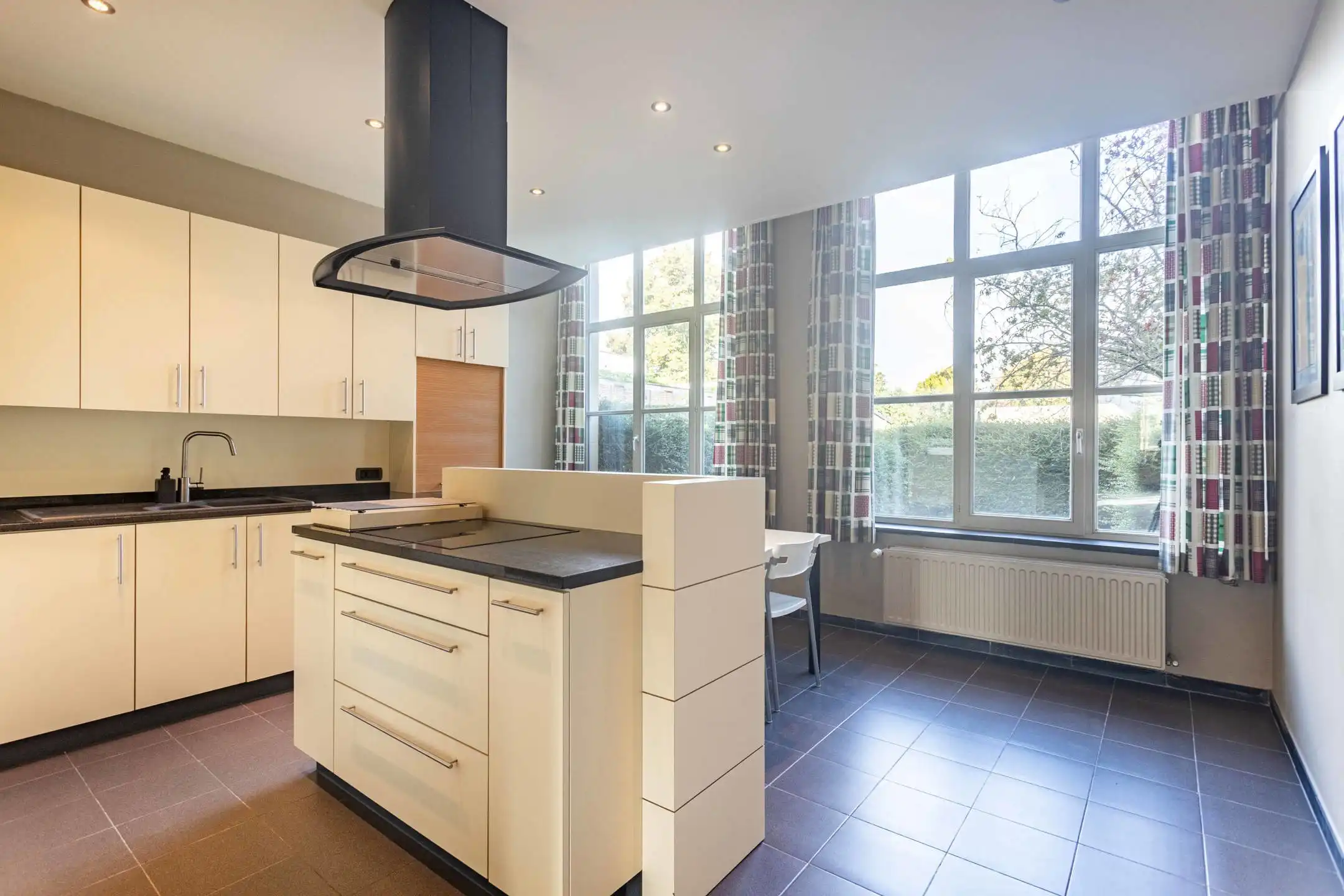 Authentiek gerenoveerde woning met garage in Mater dorp foto 8