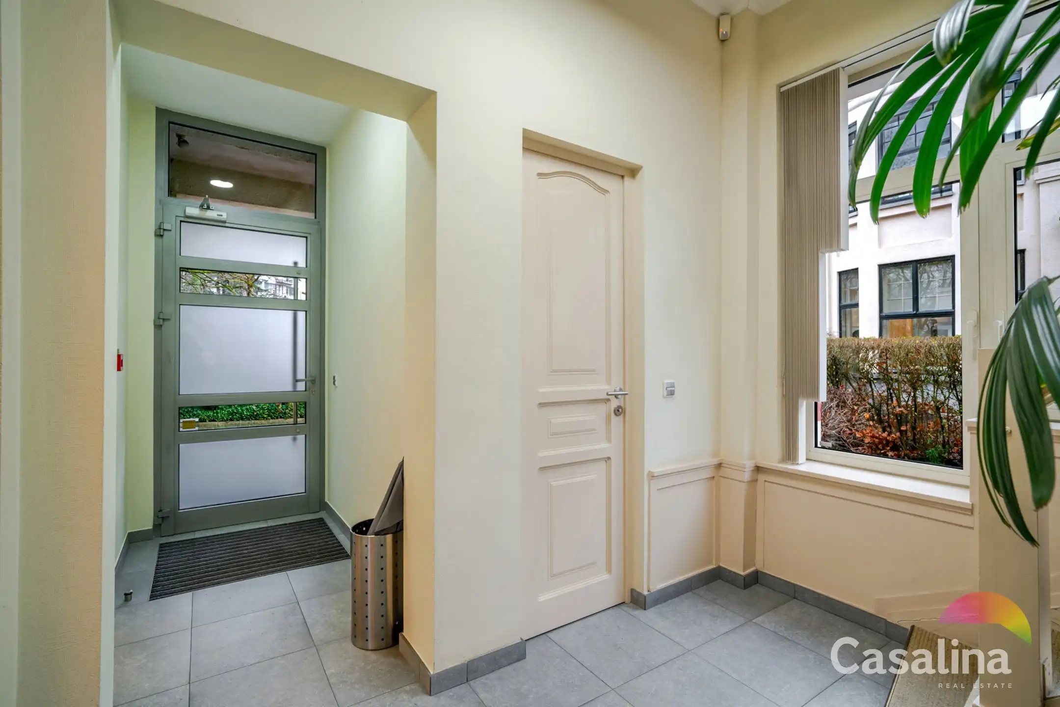Kantoorgebouw met appartement & parkeerplaatsen  ±535m² foto 10