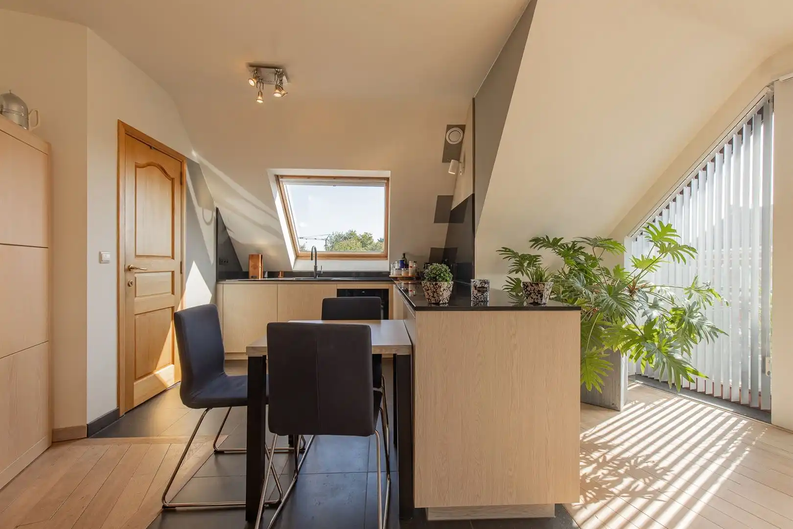 Instapklaar dakappartement met terras en EPC-label A in Beveren foto 12