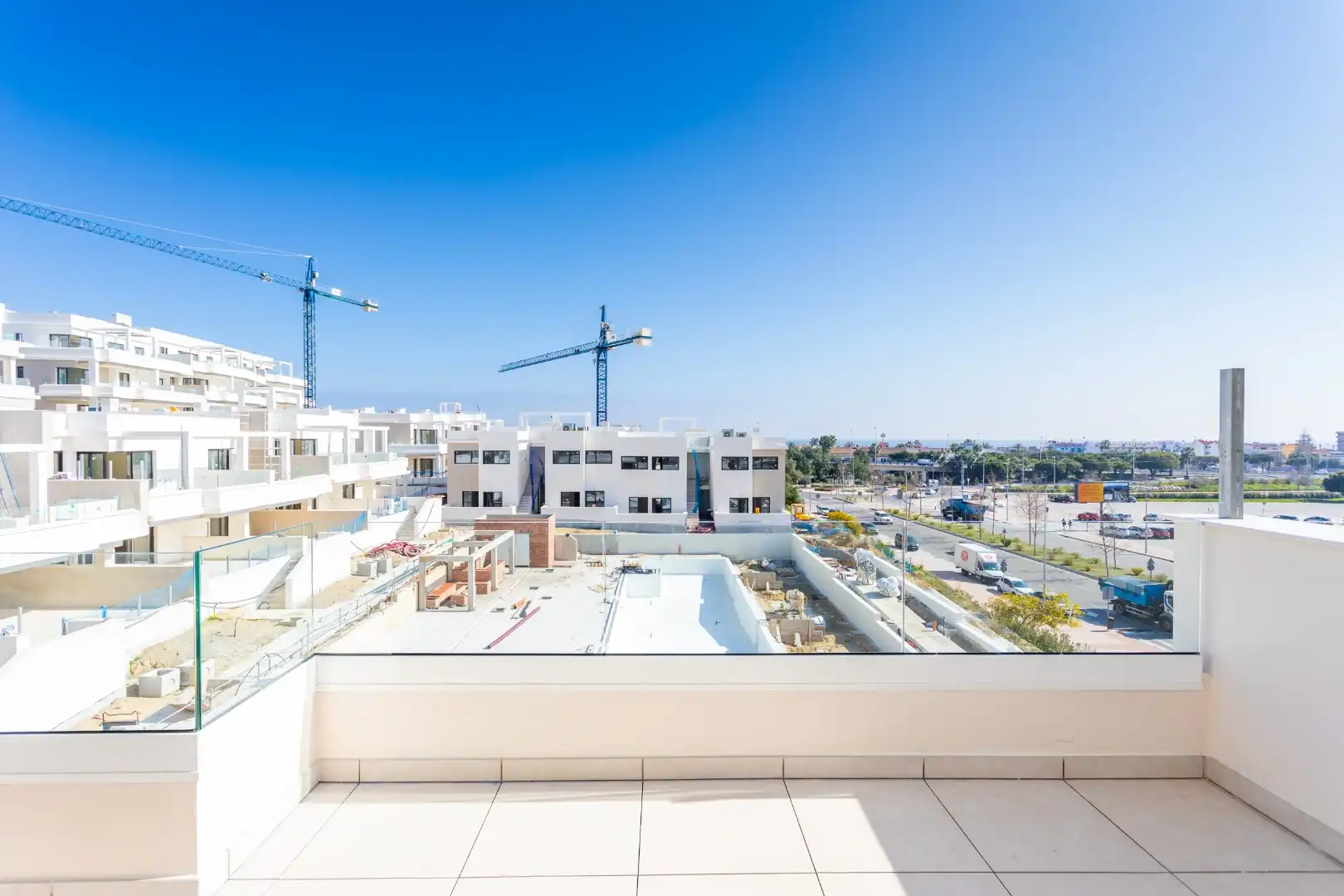 Nieuwbouw appartementen op 5min wandelen van het strand. foto {{pictureIndex}}