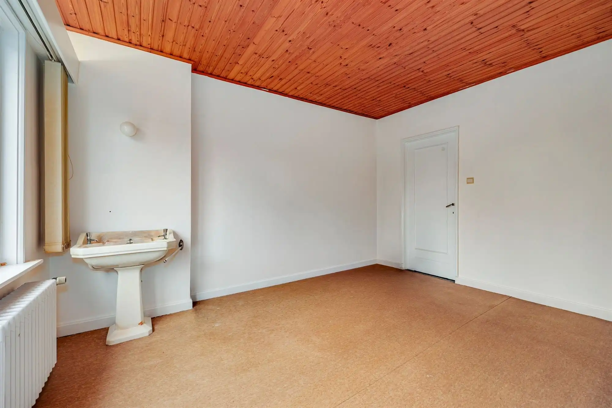 Ruime woning met veelzijdige praktijkruimtes foto 18