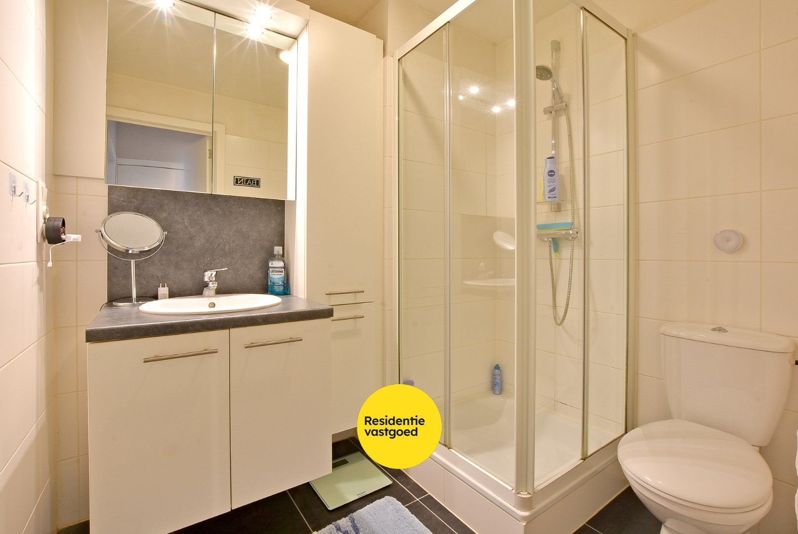 Stijlvol 2 slaapkamer appartement (2010) vlakbij de vismijn in Nieuwpoort. foto 5