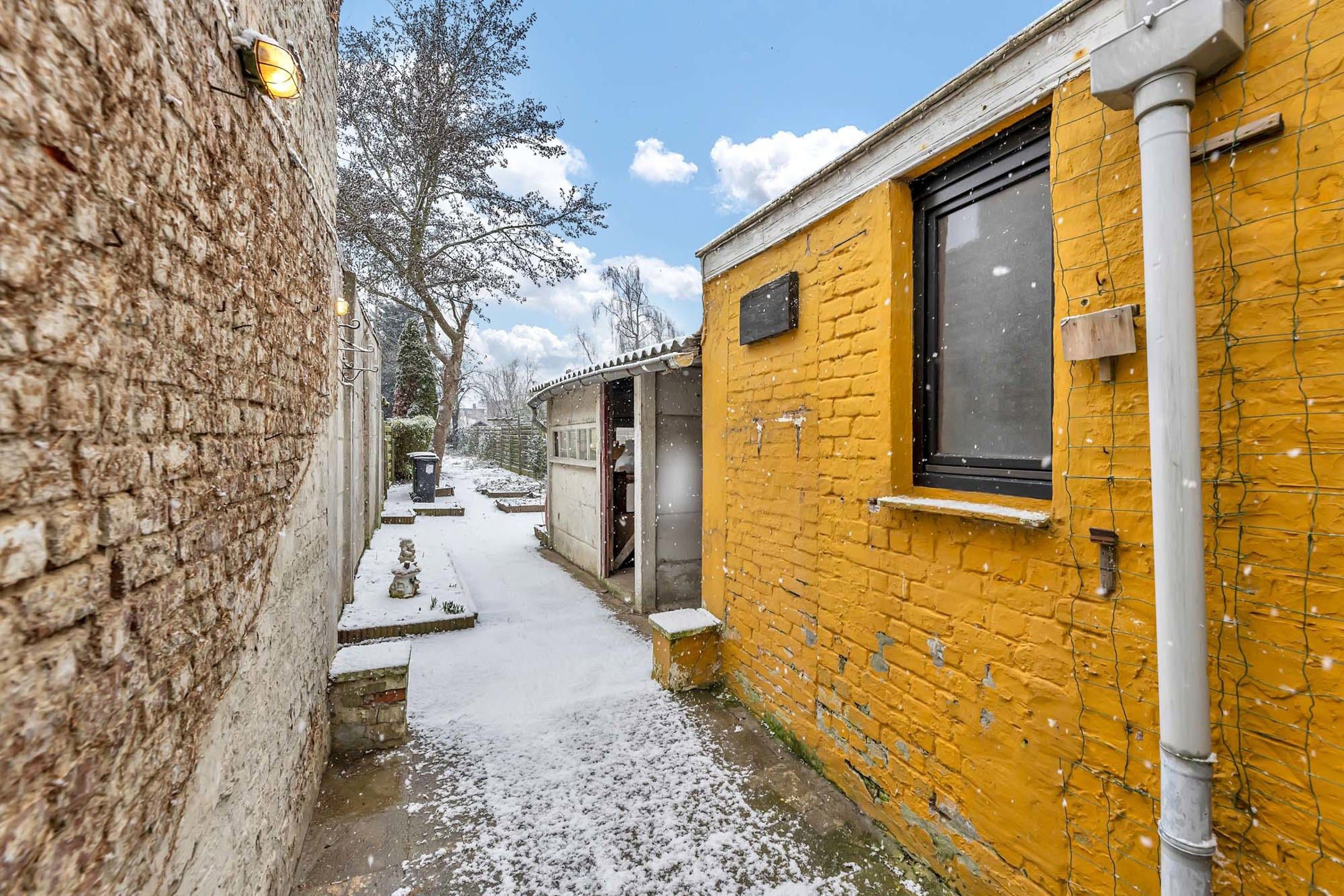 Te renoveren woning nabij centrum Aalst met 2 ruime slpks foto 16