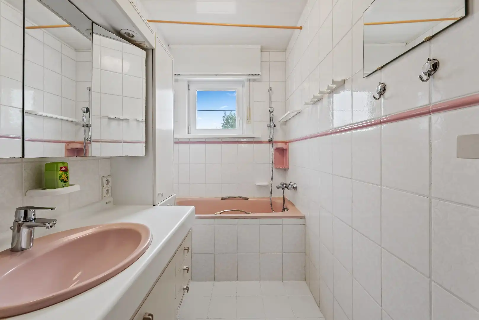 Open bebouwing op topligging met 3 slaapkamers en prachtige tuin foto 16