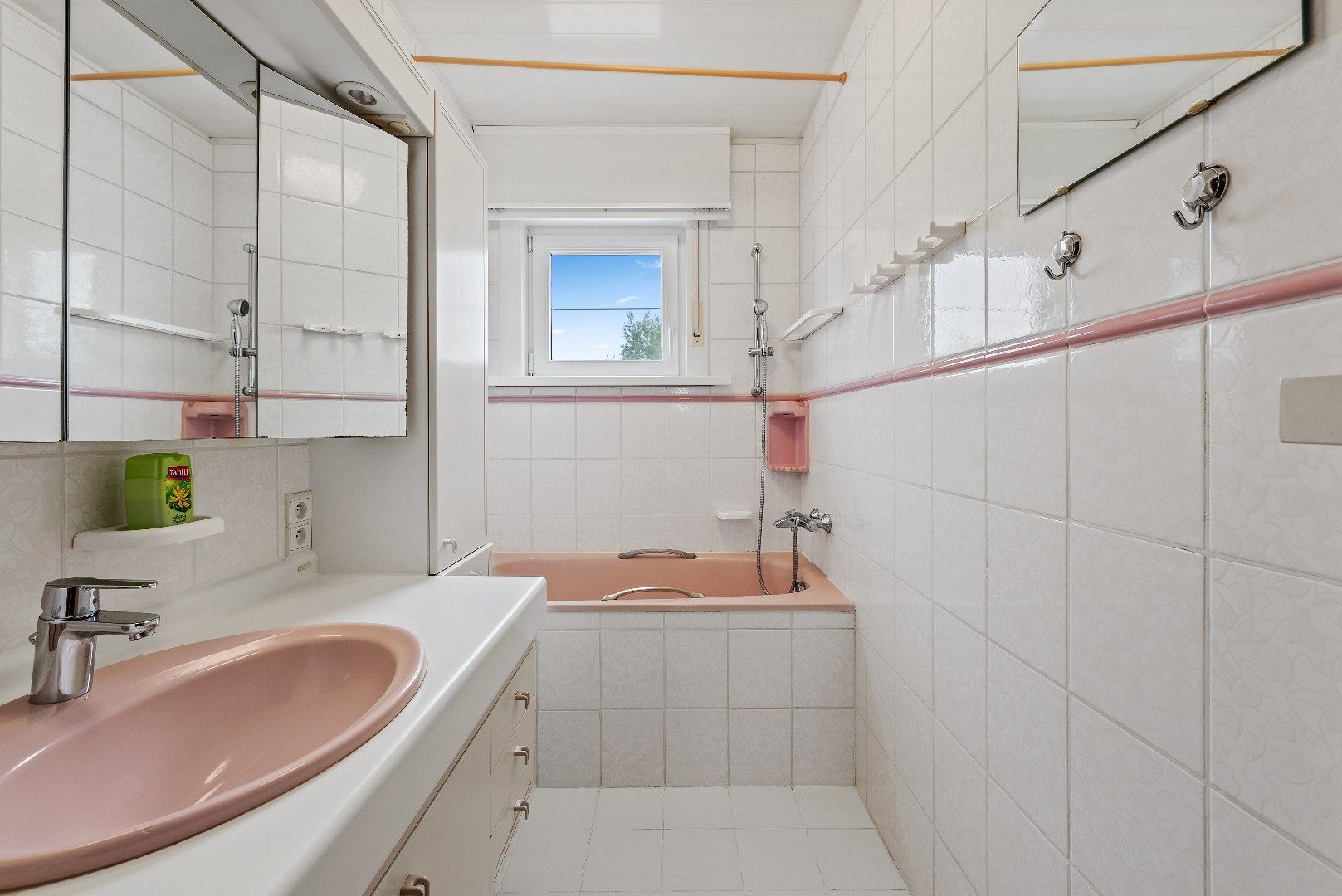 Open bebouwing op topligging met 3 slaapkamers en prachtige tuin foto 16