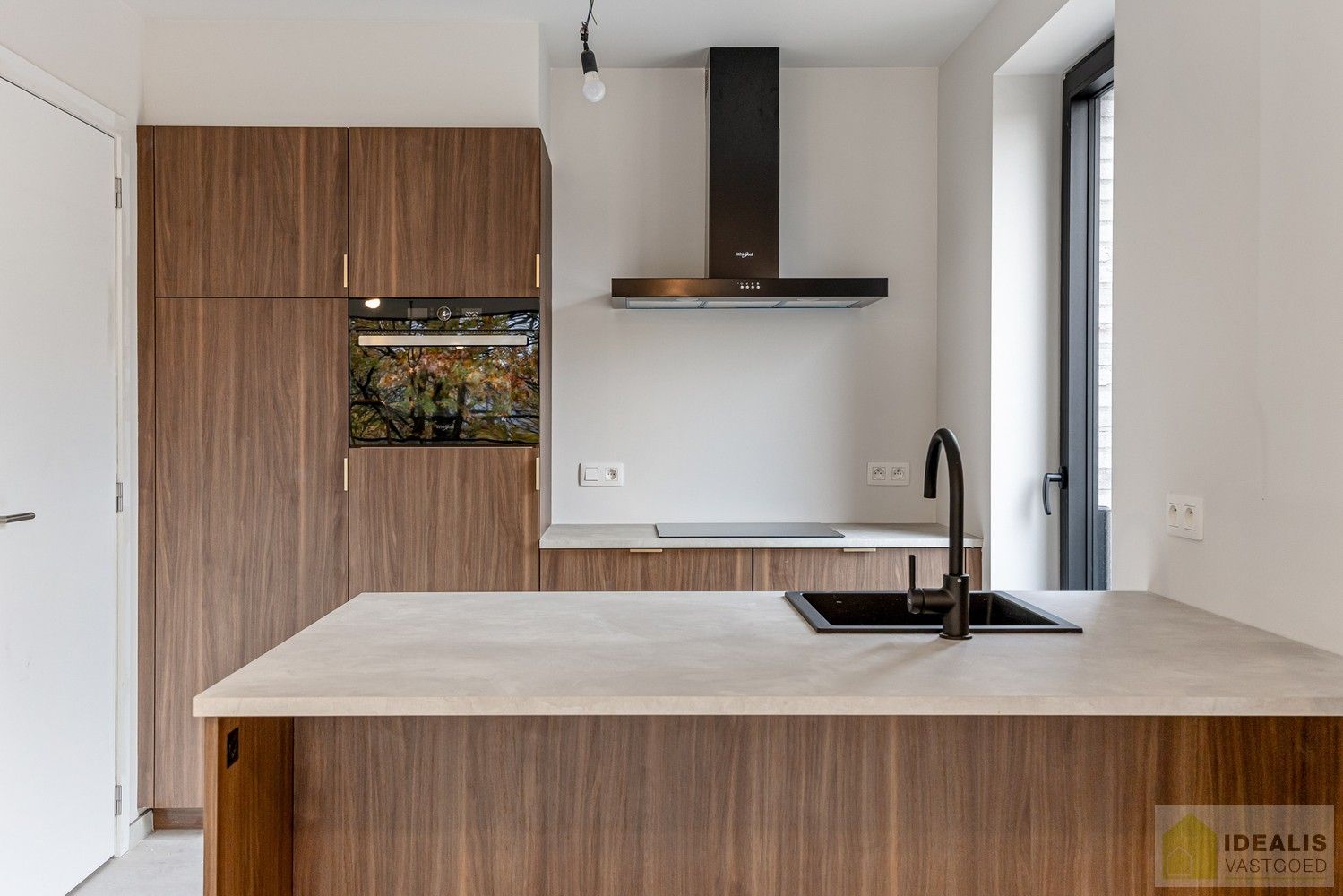 PRACHTIG INSTAPKLAAR NIEUWBOUWAPPARTEMENT MET AUTOSTAANPLAATS EN KELDERBERGING MIDDEN IN HARTJE LOMMEL, EEN AANGENAME LEEFRUIMTE MET OPEN KEUKEN EN AANSLUITEND AAN TERRAS, BERGRUIMTE, 2SLAAPKAMERS EN RUIME BADKAMER. foto 9