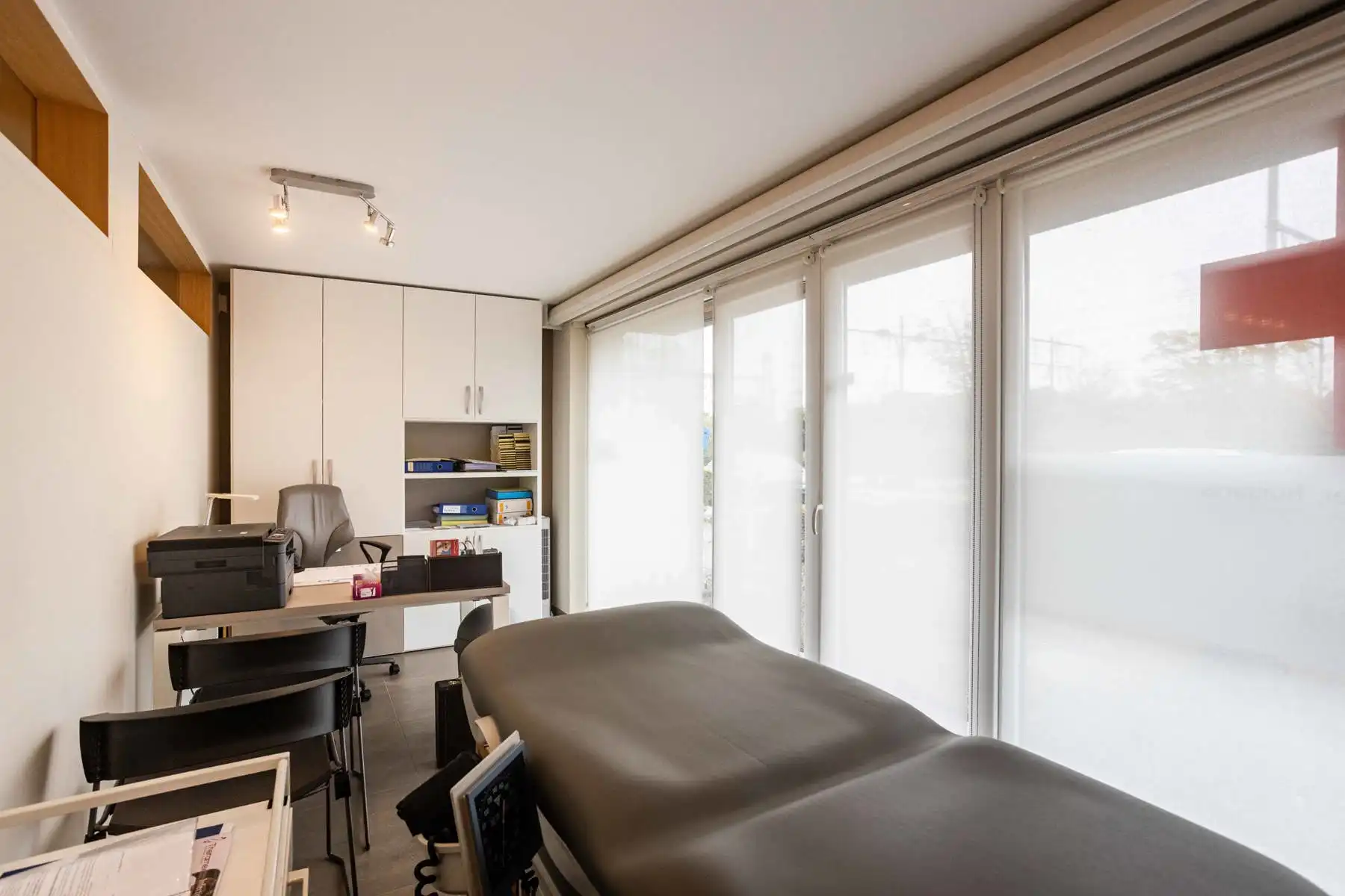 Te koop: commercieel gelijkvloers station Denderleeuw foto 8