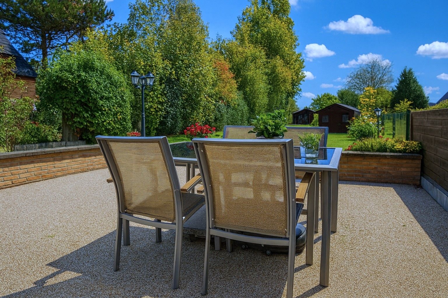 Charmante instapklare woning op 976m² met 3 slaapkamers, leefveranda en mooie grote tuin!  foto 3