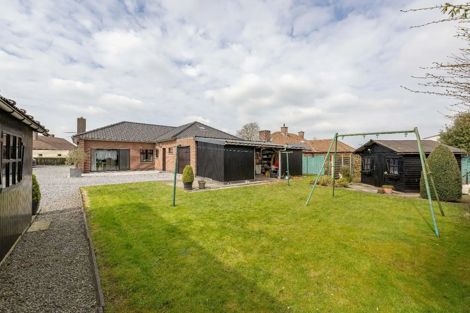 ALLEENSTAANDE WONING OP 1.009 m² MET 3 SLPKS EN TUIN  foto 17