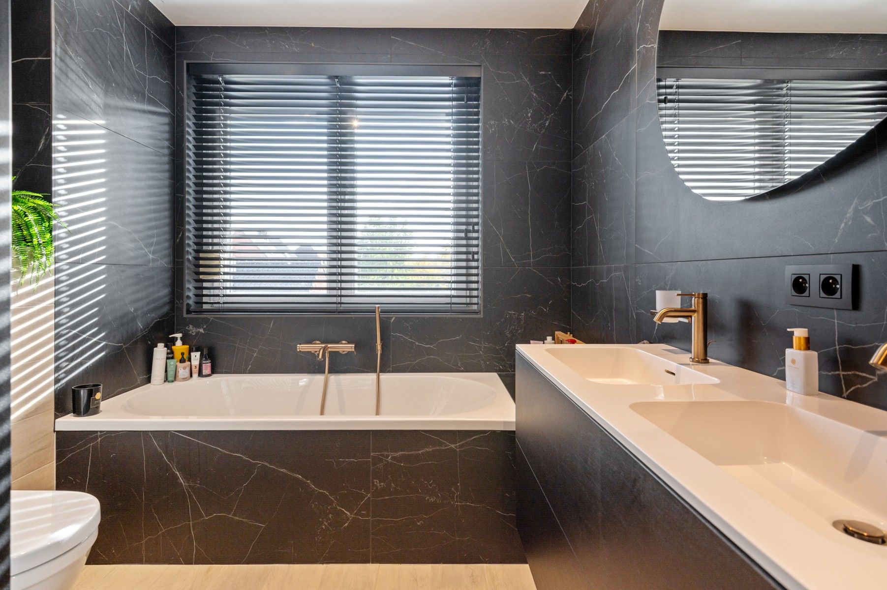 Ruime woning op toplocatie foto 18