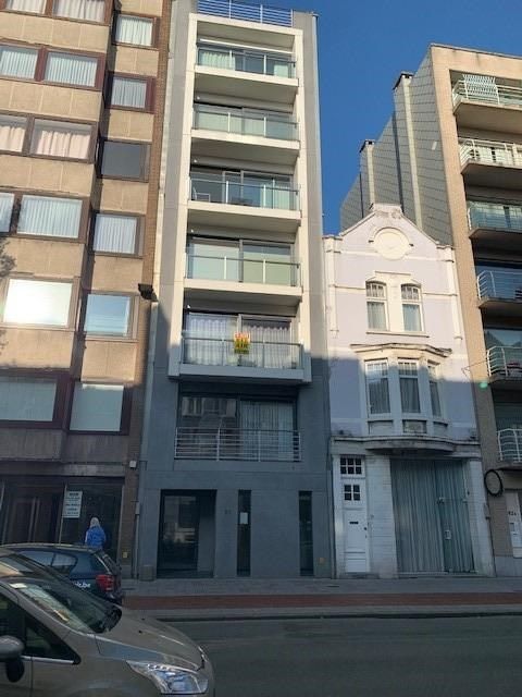 Ongemeubeld appartement met 1 slaapkamer en terras foto {{pictureIndex}}
