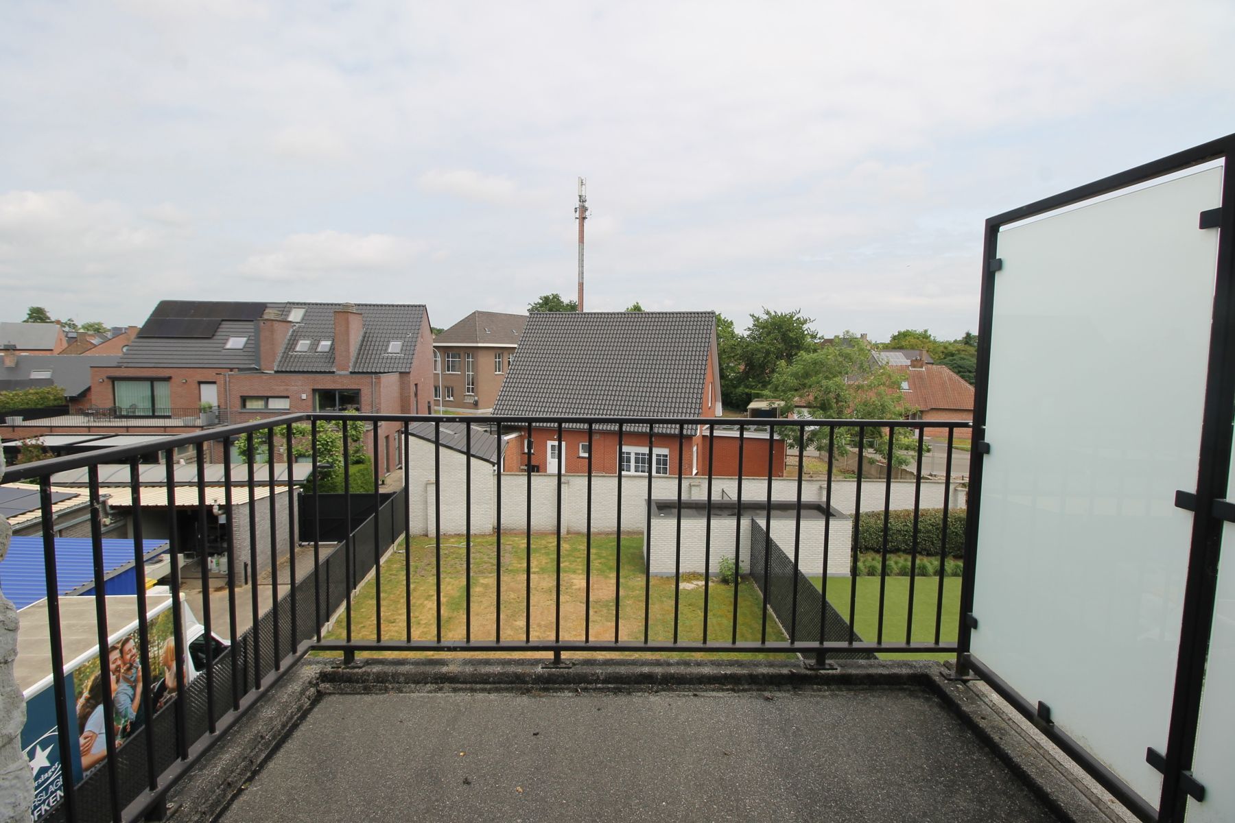 Een appartement op de 2de verdieping met 2 slaapkamers en lift. foto 13