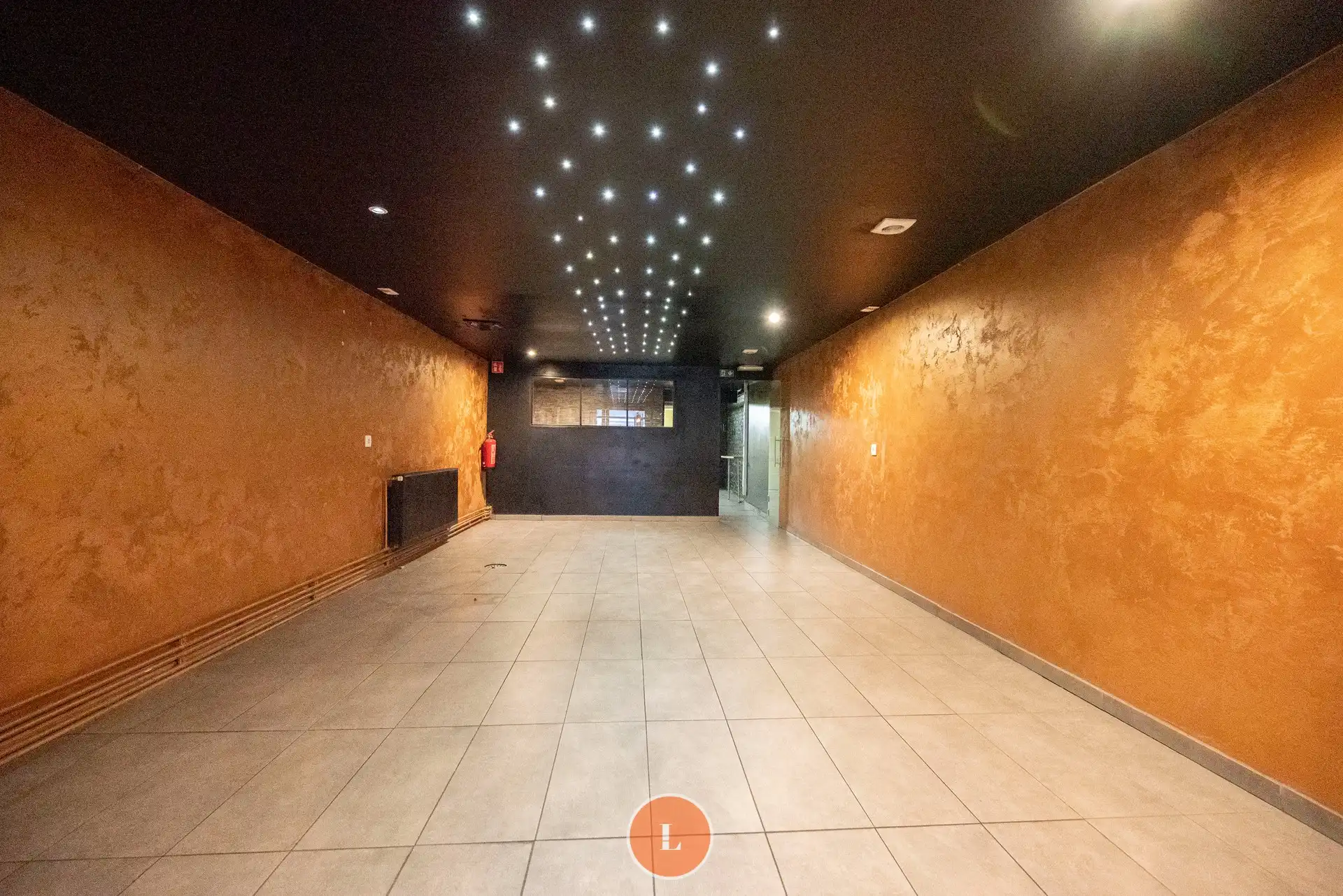 Centraal gelegen handelspand voor gemengd gebruik met uitweg! foto 3