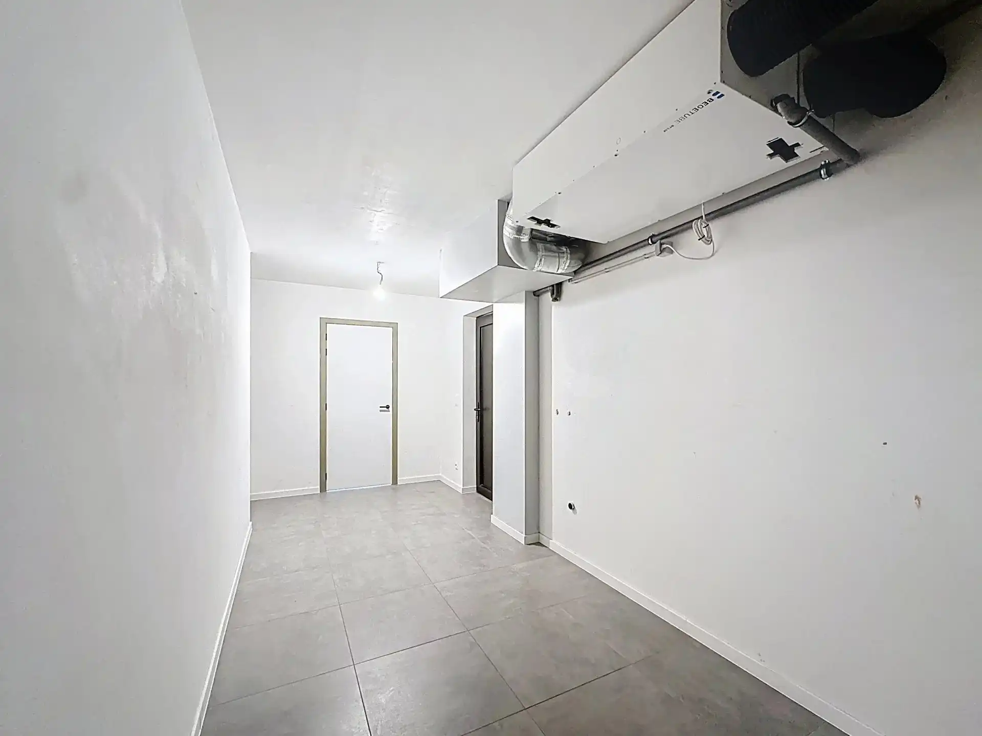 Moderne BEN-woning met 3 slaapkamers en een carport op een mooi perceel. foto 30