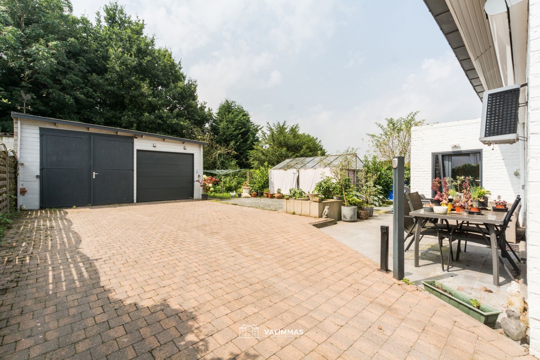 Ruime, verzorgde & instapklare woning OB met garages en tuin foto 5