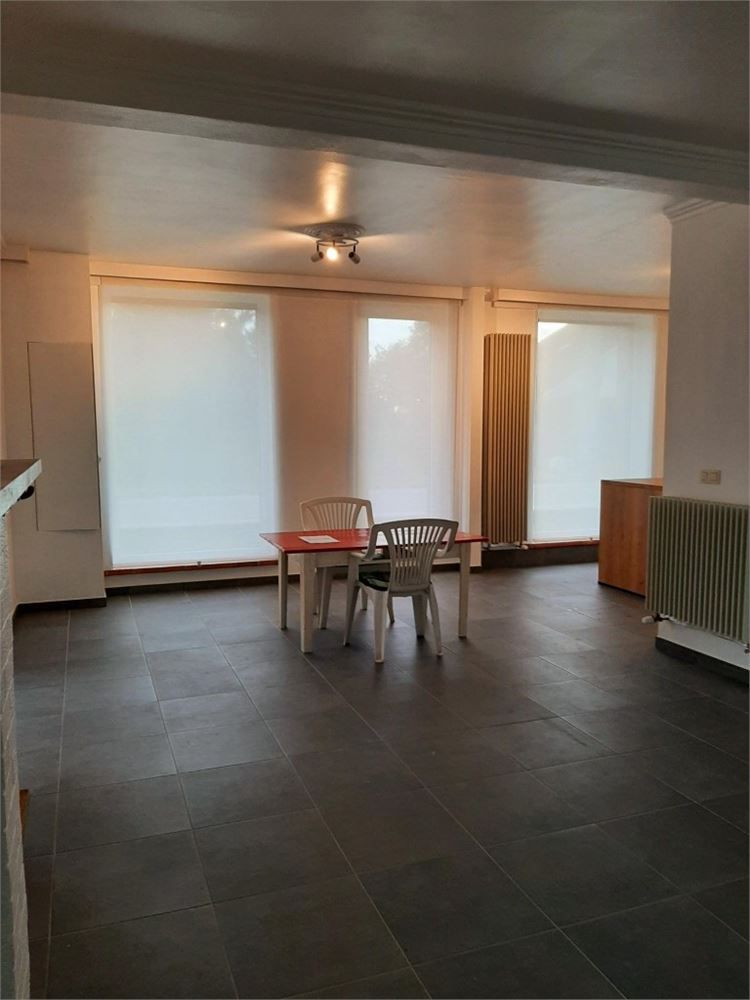 Alleenstaande woning met een zonnige tuin foto 2