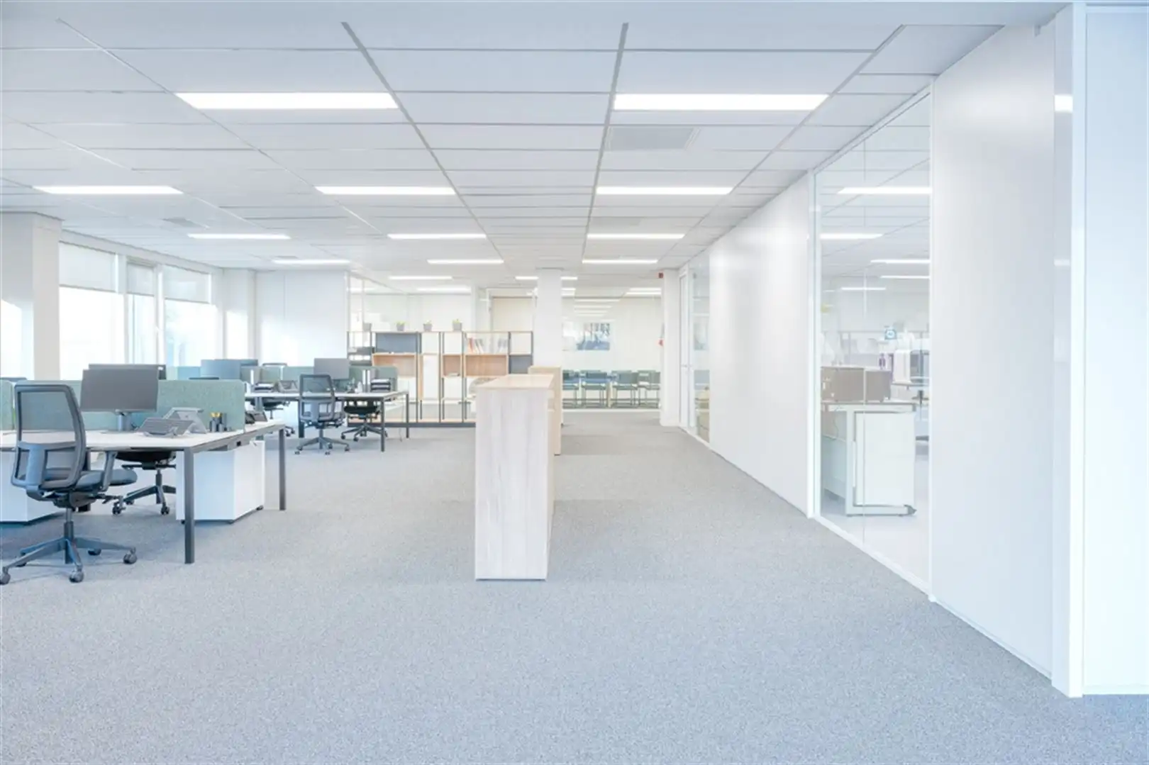 Gelegen aan het klaverblad (E40/E17) foto 7