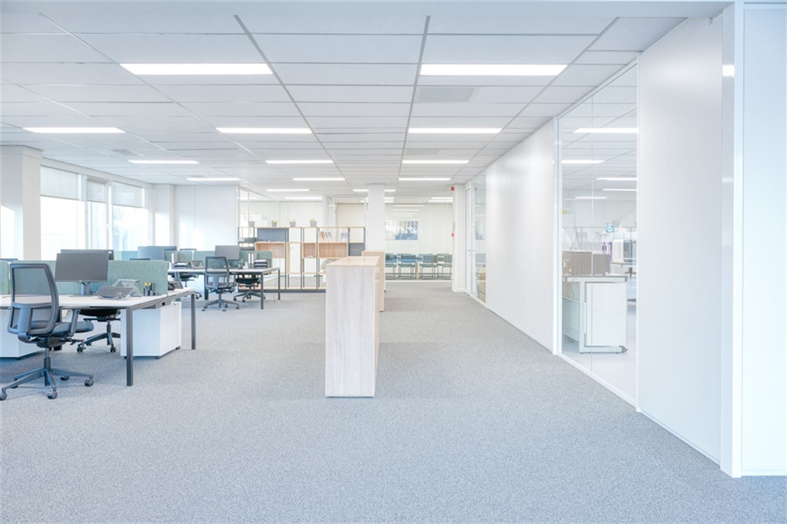 Gelegen aan het klaverblad (E40/E17) foto 7