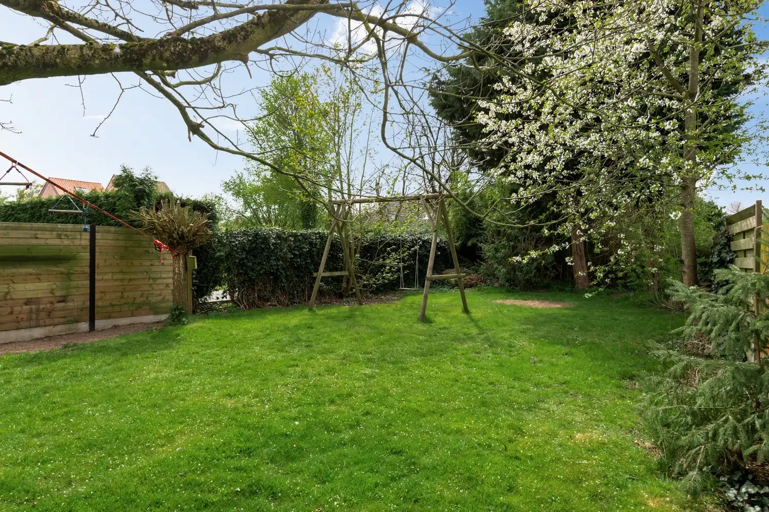 Instapklare woning met magazijn, 4 slaapkamers en 2 badkamers te Ranst! foto 34