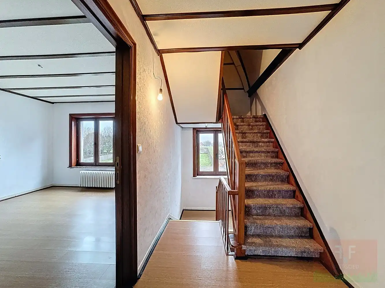 Ruime eengezinswoning met 4 slaapkamers, garage en mooie tuin foto 19