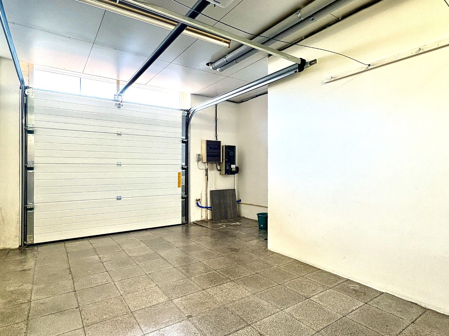 Rustig gelegen woning in een doodlopende straat met tuin en garage foto 11
