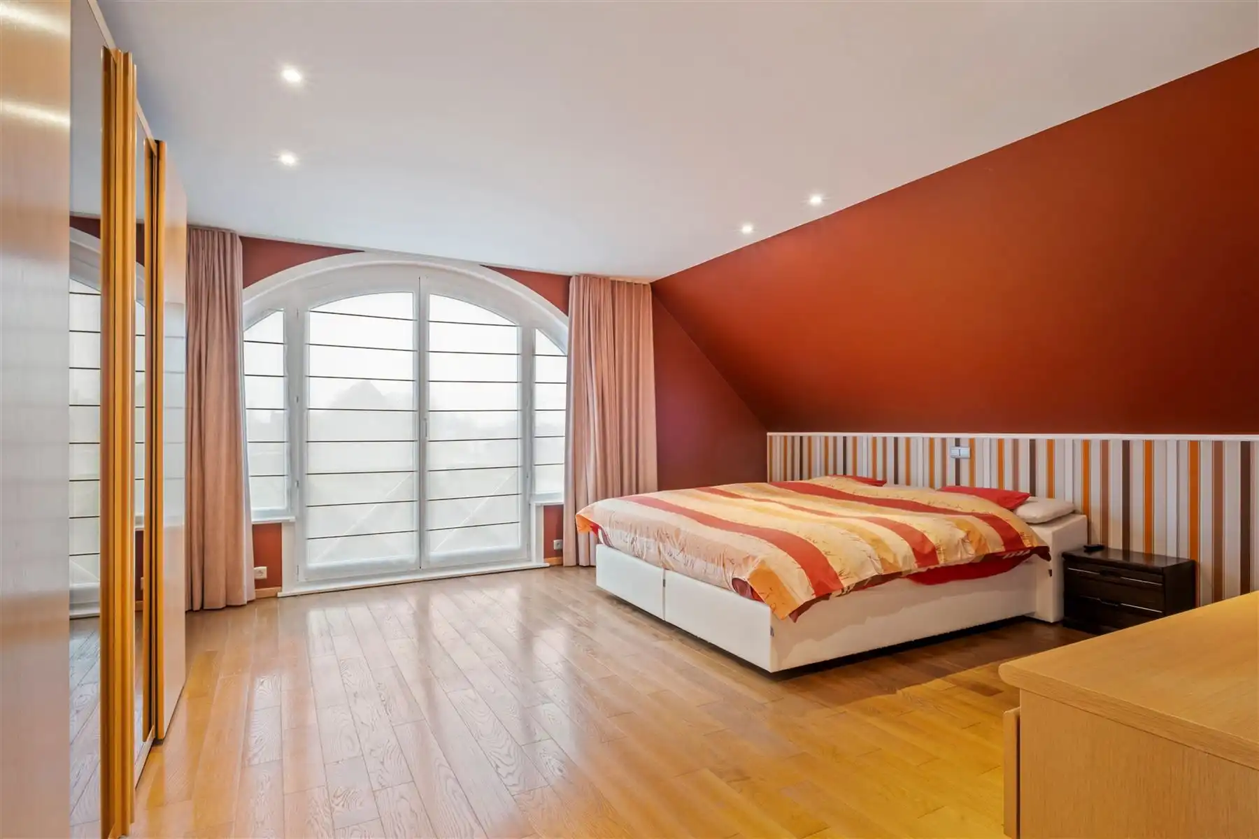 Instapklare en lichtrijke woning met zonnige tuin op 1.304 m² in Ingooigem foto 7