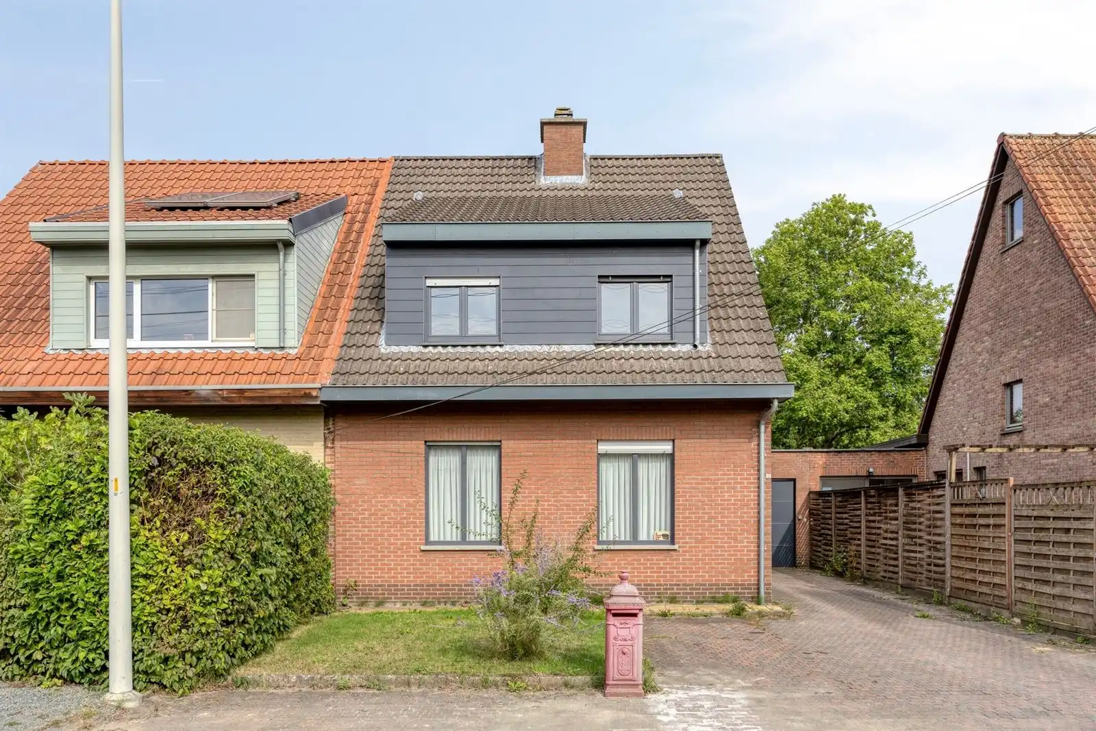 Karaktervolle HOB met 4 slaapkamers, tuin en garage foto {{pictureIndex}}