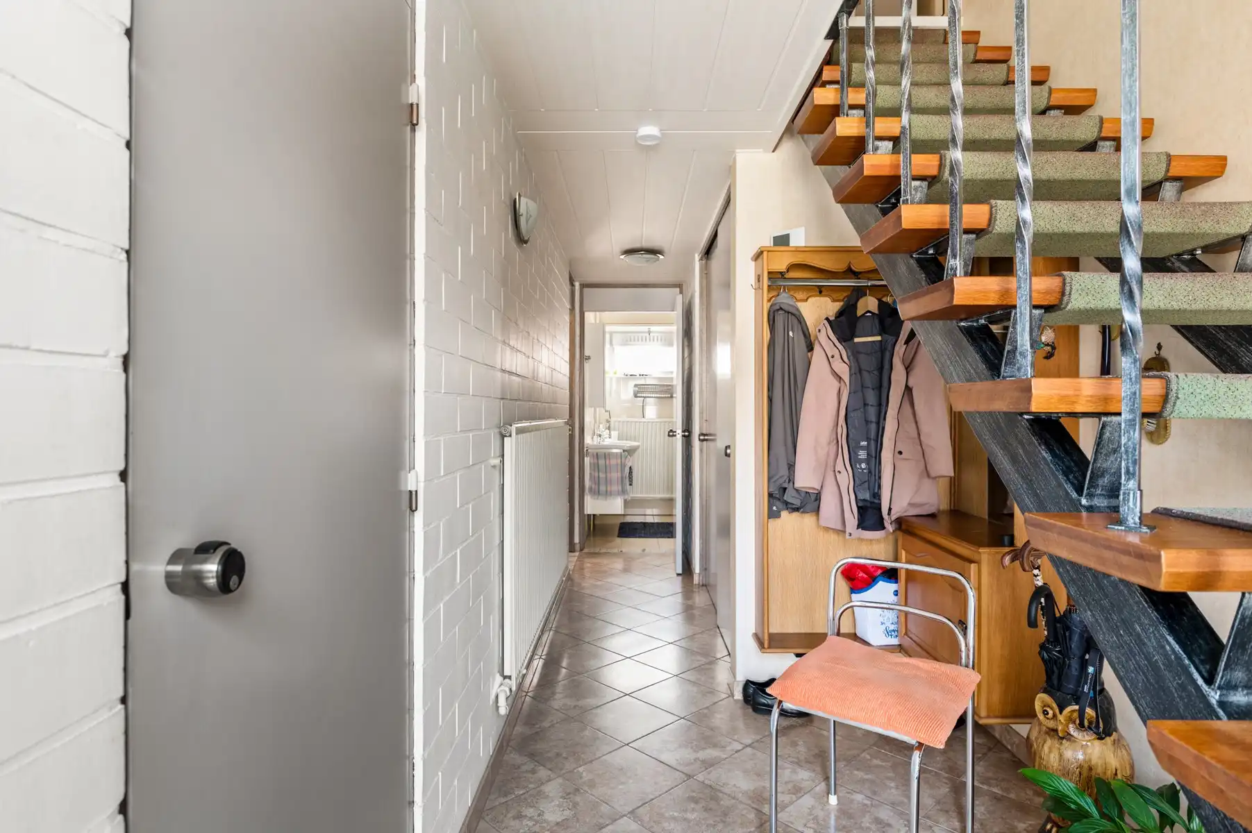 Goed gelegen woning met 3 slaapkamers, zonnige tuin en inpandige garage foto 2