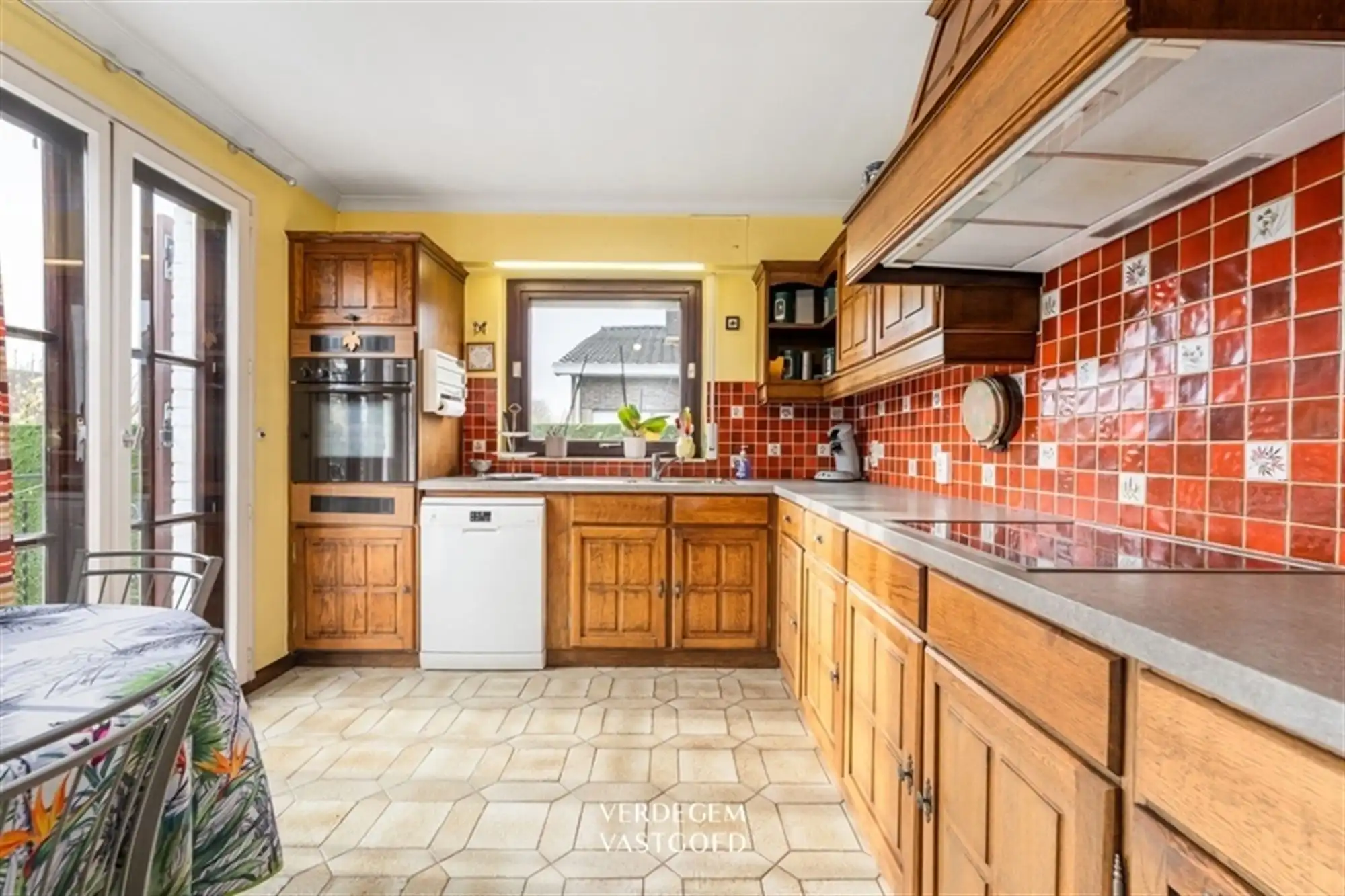 Tijdloze villa met 5+ slaapkamers en tuin, volledig onderkelderd foto 10