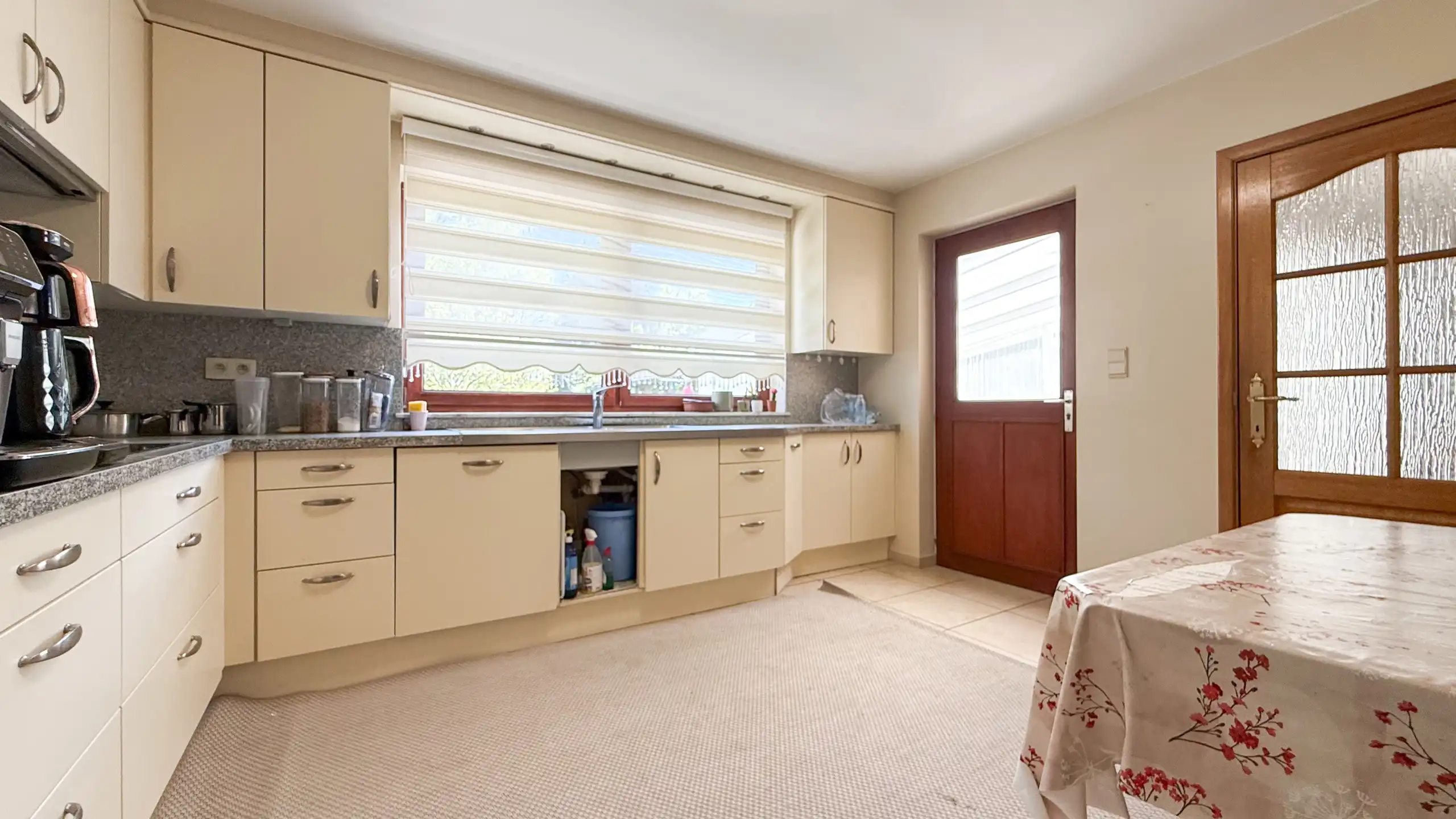 Instapklare bungalow met 5 slpks op toplocatie in Heusden! foto 7