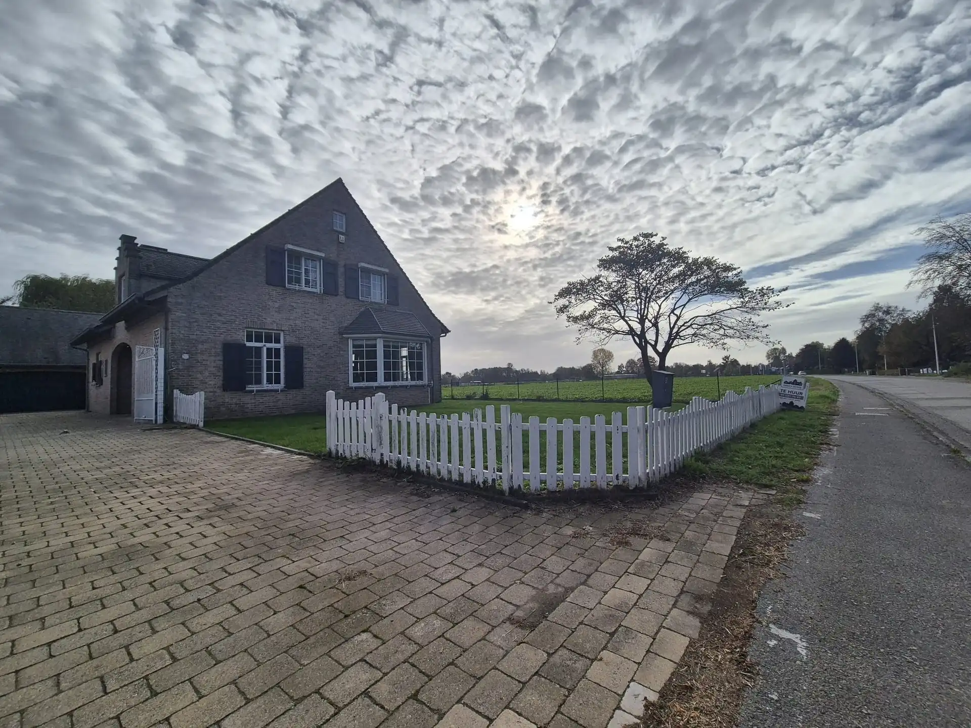 Karaktervolle open bebouwing met ruime tuin, op een vlot bereikbare locatie. foto 36