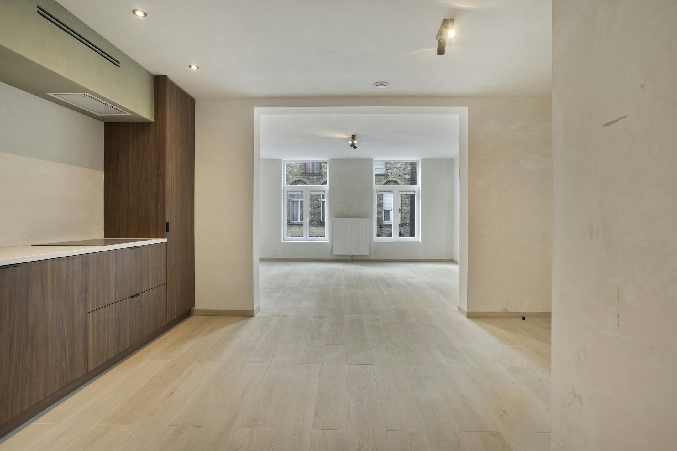 Pand met 2 gerenoveerde appartementen en winkel te Veurne. foto 30