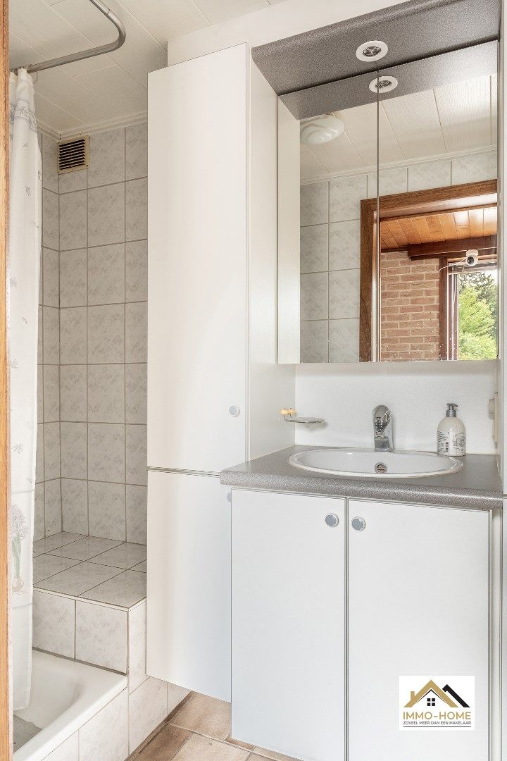 Op te frissen woning met ruime opslagplaats te Beervelde foto 13