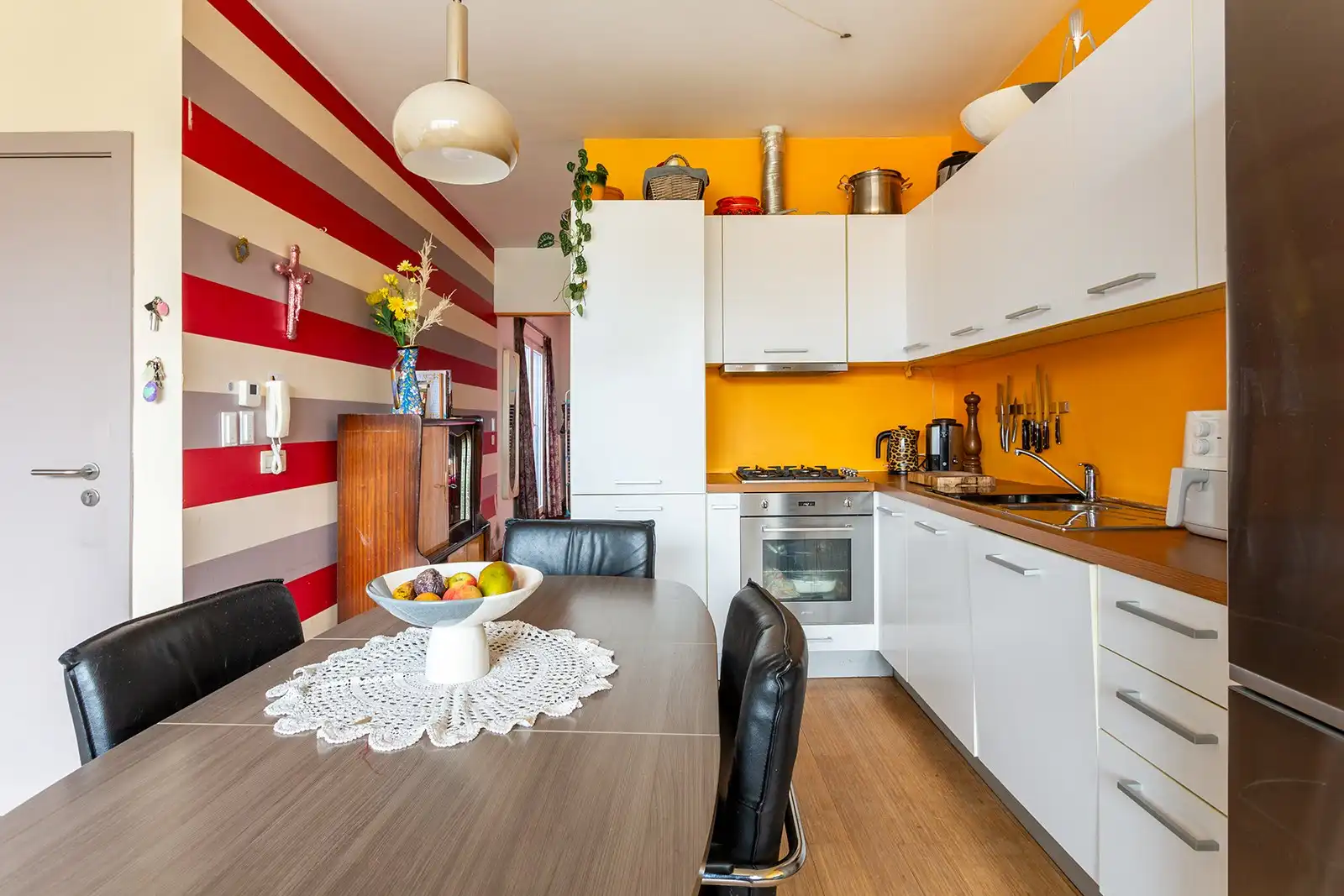 Lichtrijk appartement met terras vlak bij centrum foto 10