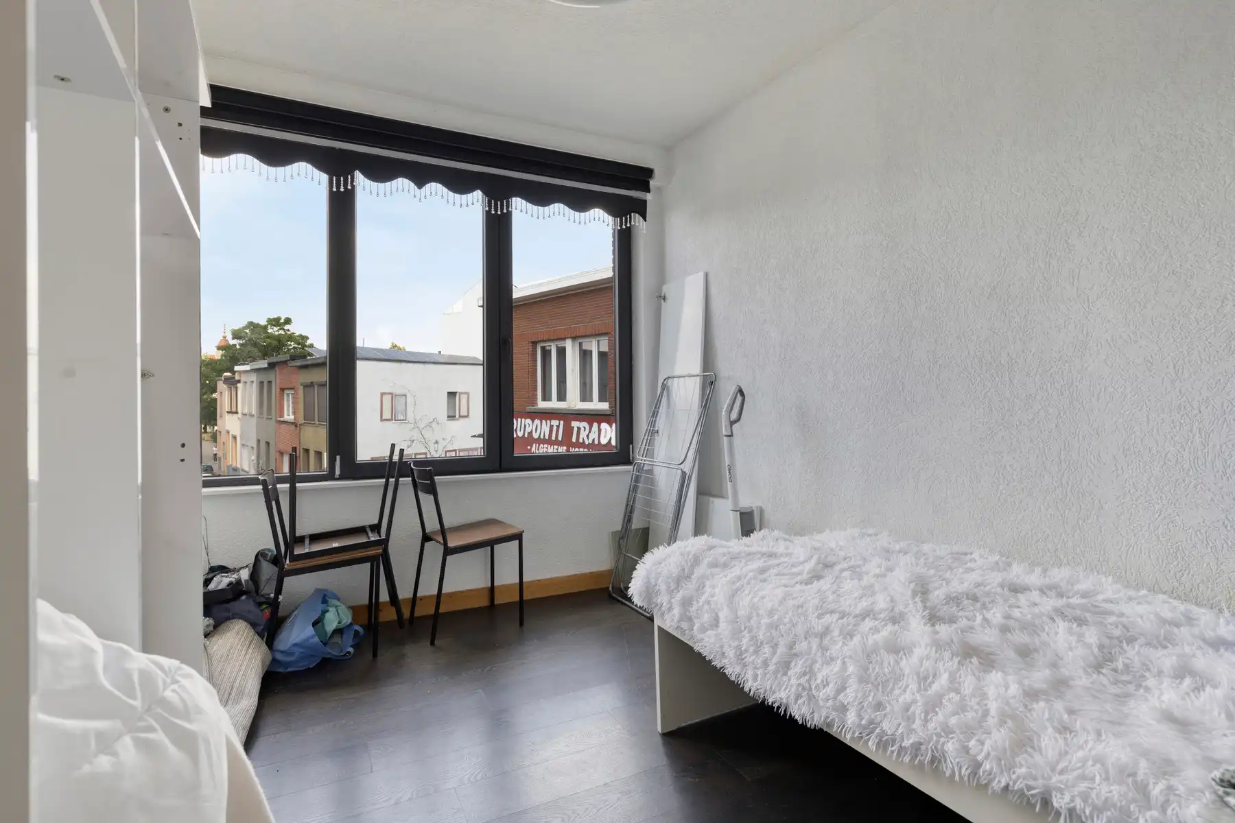 Woning met ruim magazijn en bureelruimte. foto 13