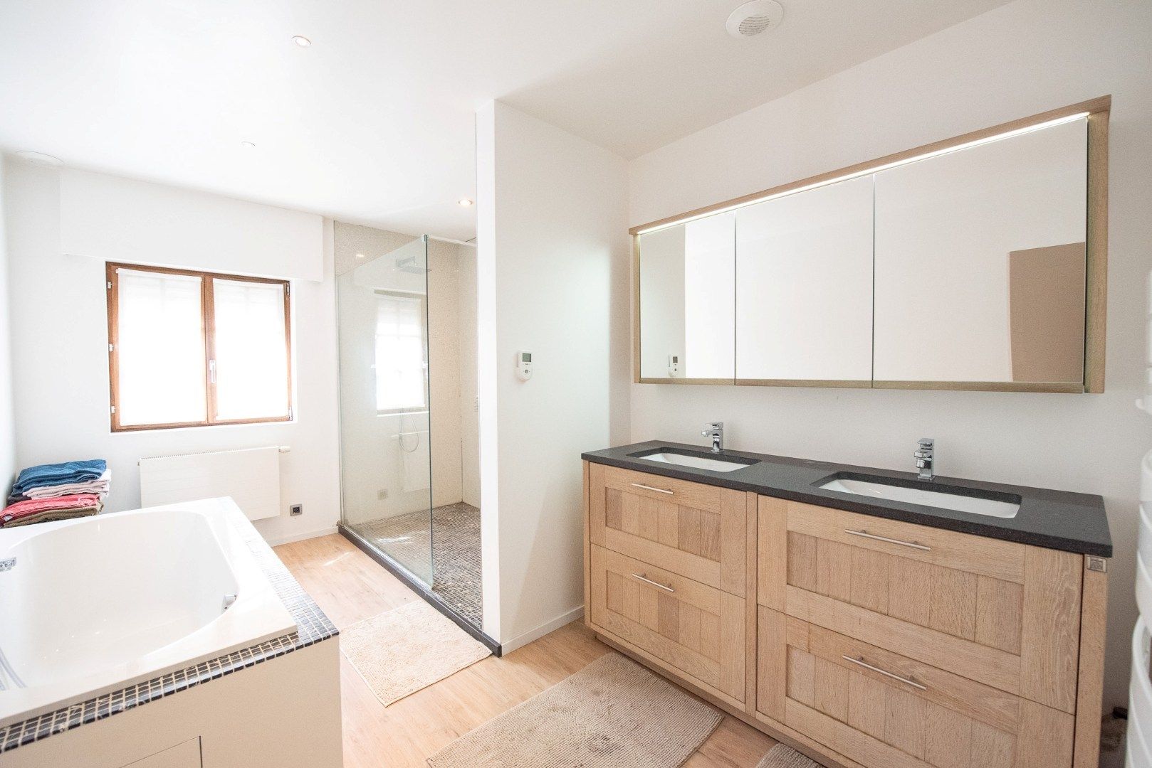 TE KOOP: Recent en zeer ruime energiezuinige nieuwbouwwoning met 4 slaapkamers te Ooigem (Wielsbeke). EPC A! foto 7