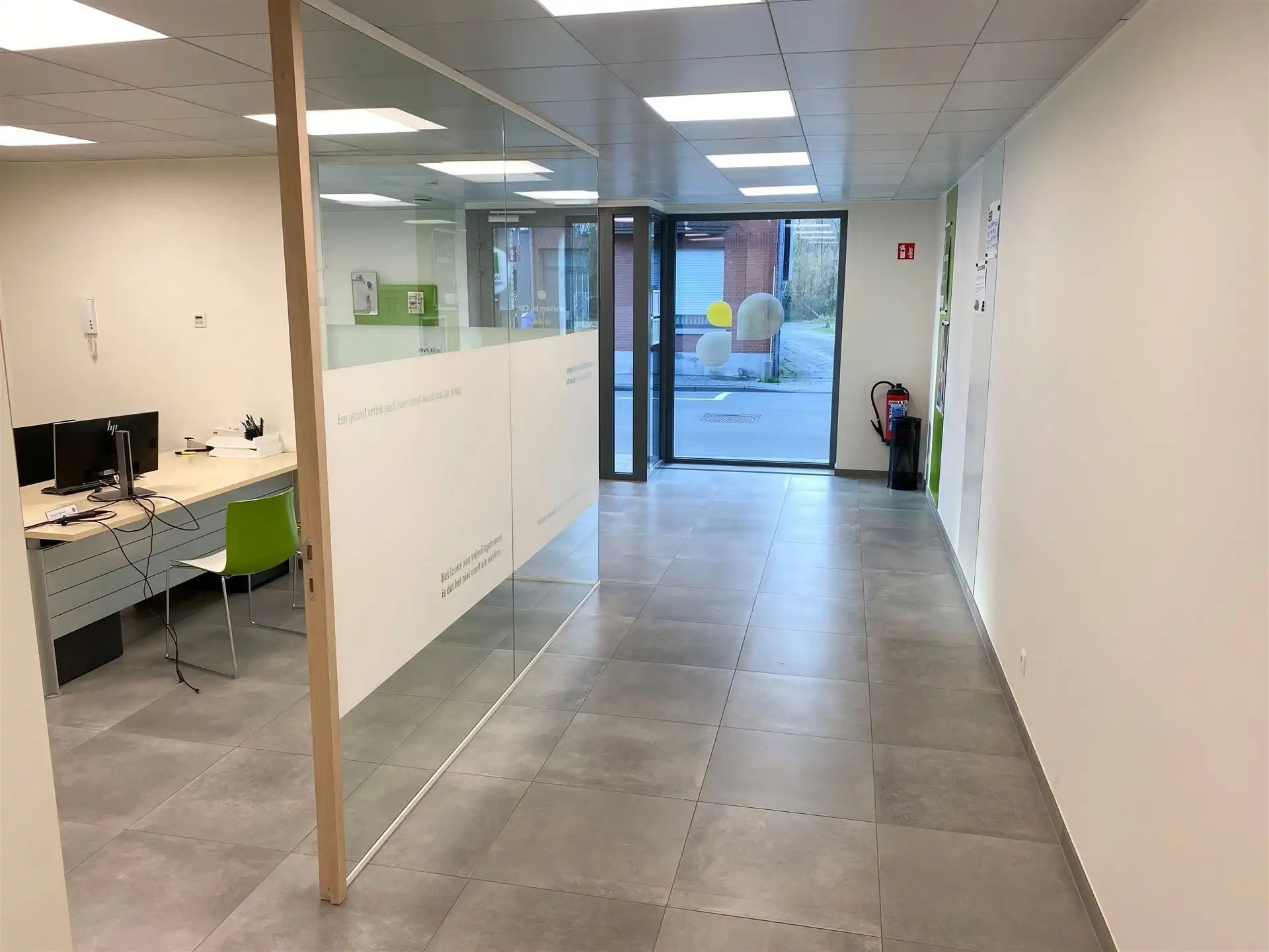 Uitstekend gelegen kantoor/handelspand in het centrum van St-Katelijne-Waver foto 5