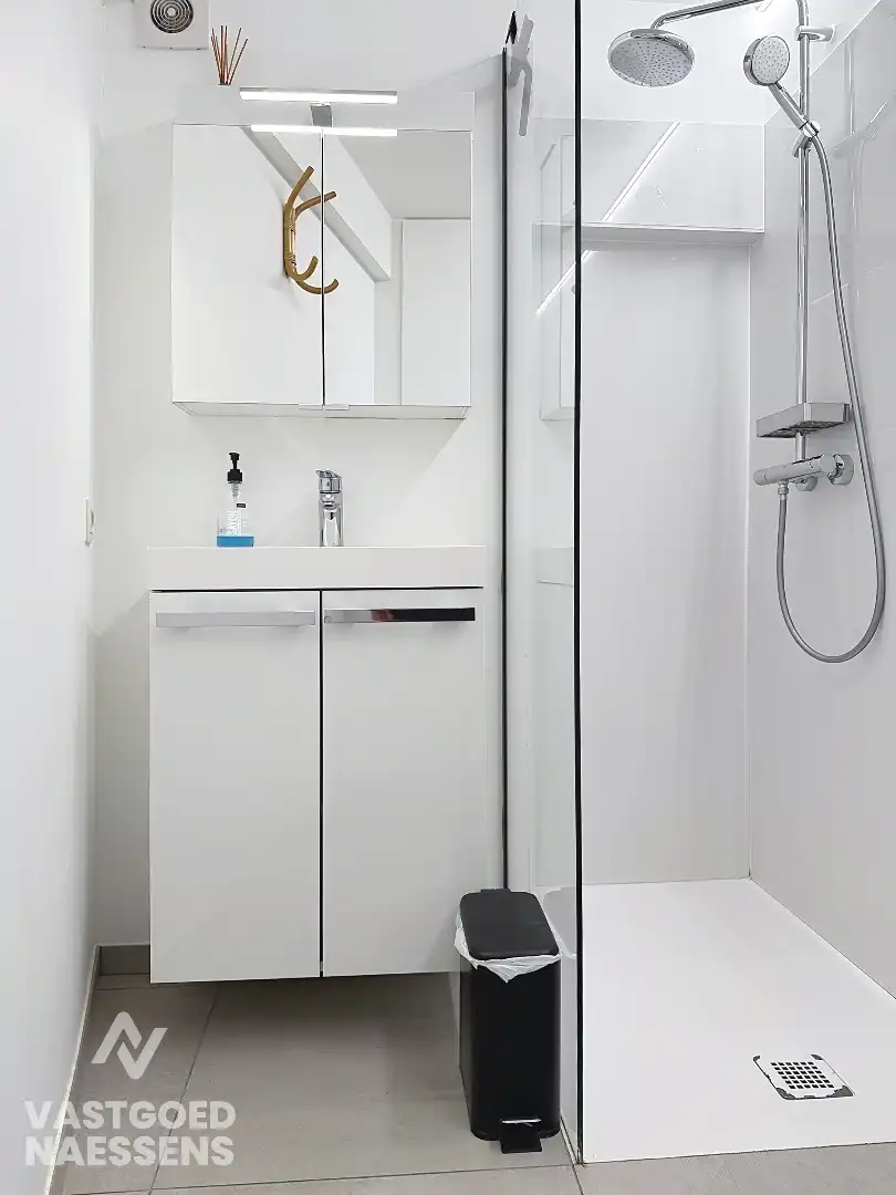 Moderne compacte studio met prachtig zicht foto 8